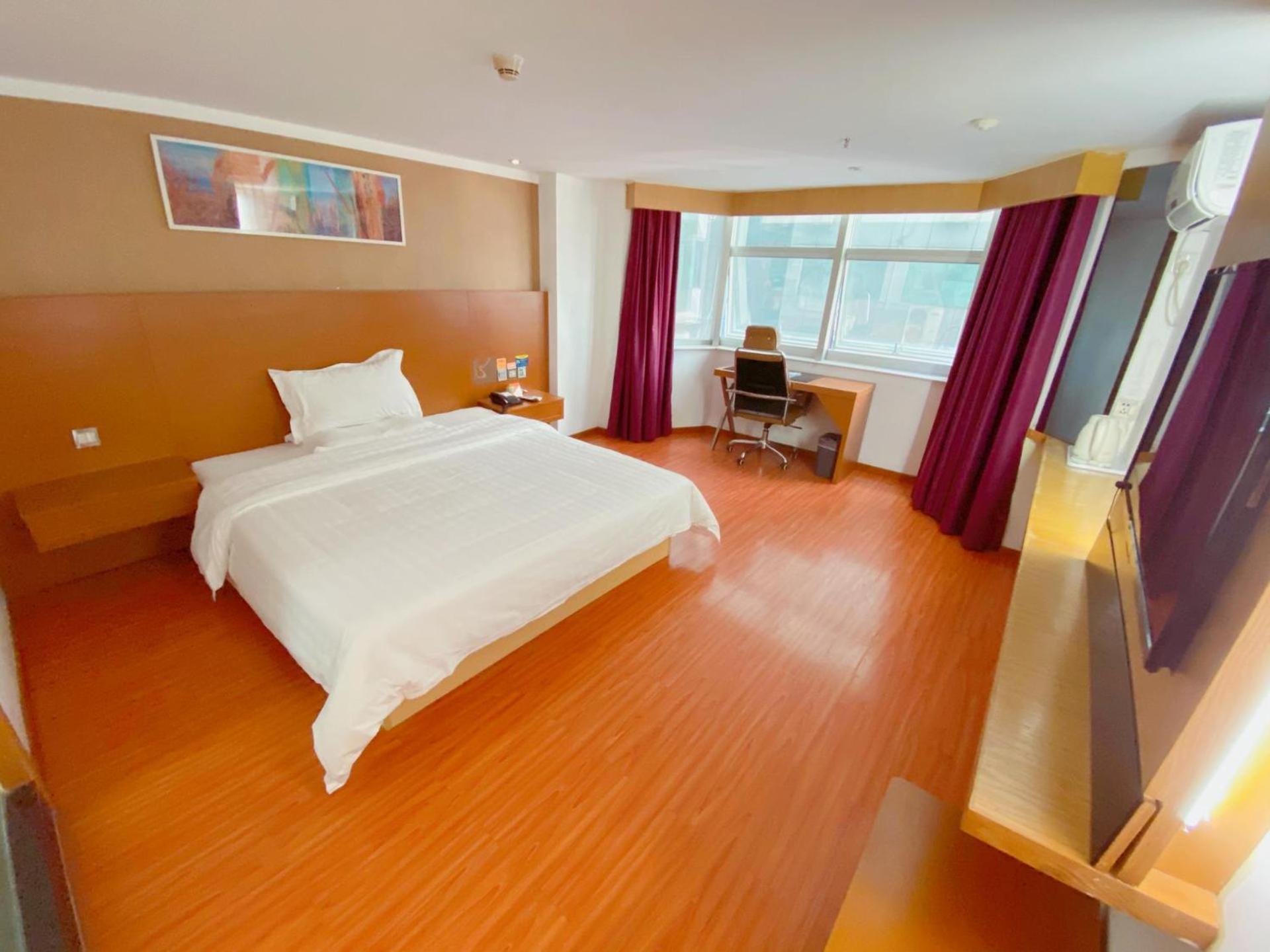 Superior Queen Bed Room - Photo 4