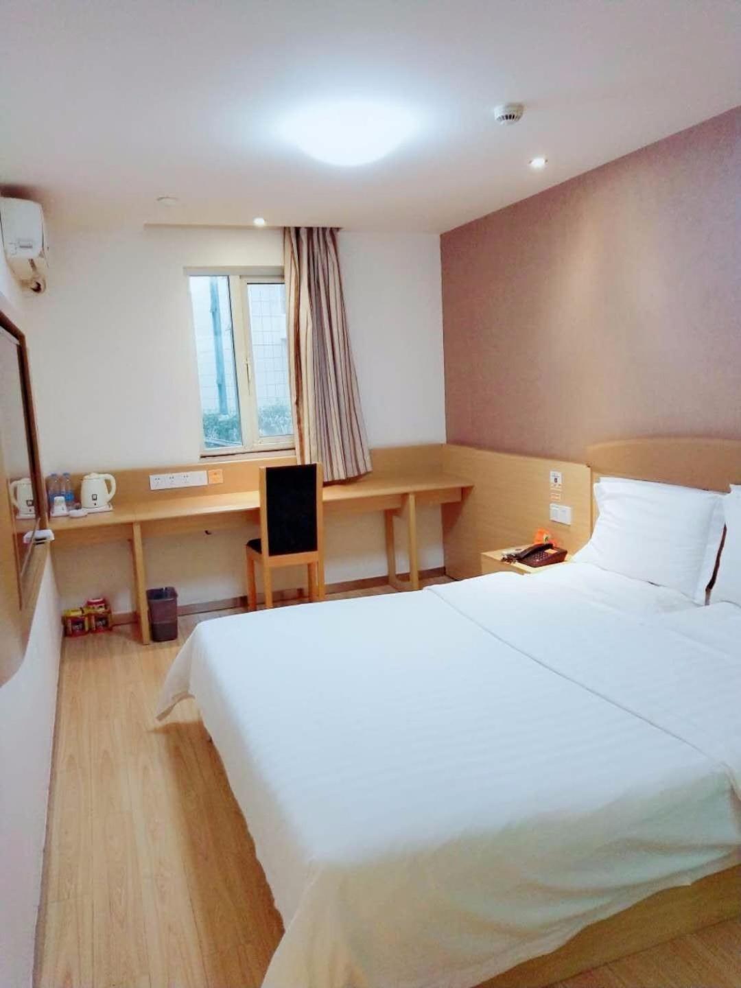 Superior Queen Bed Room
