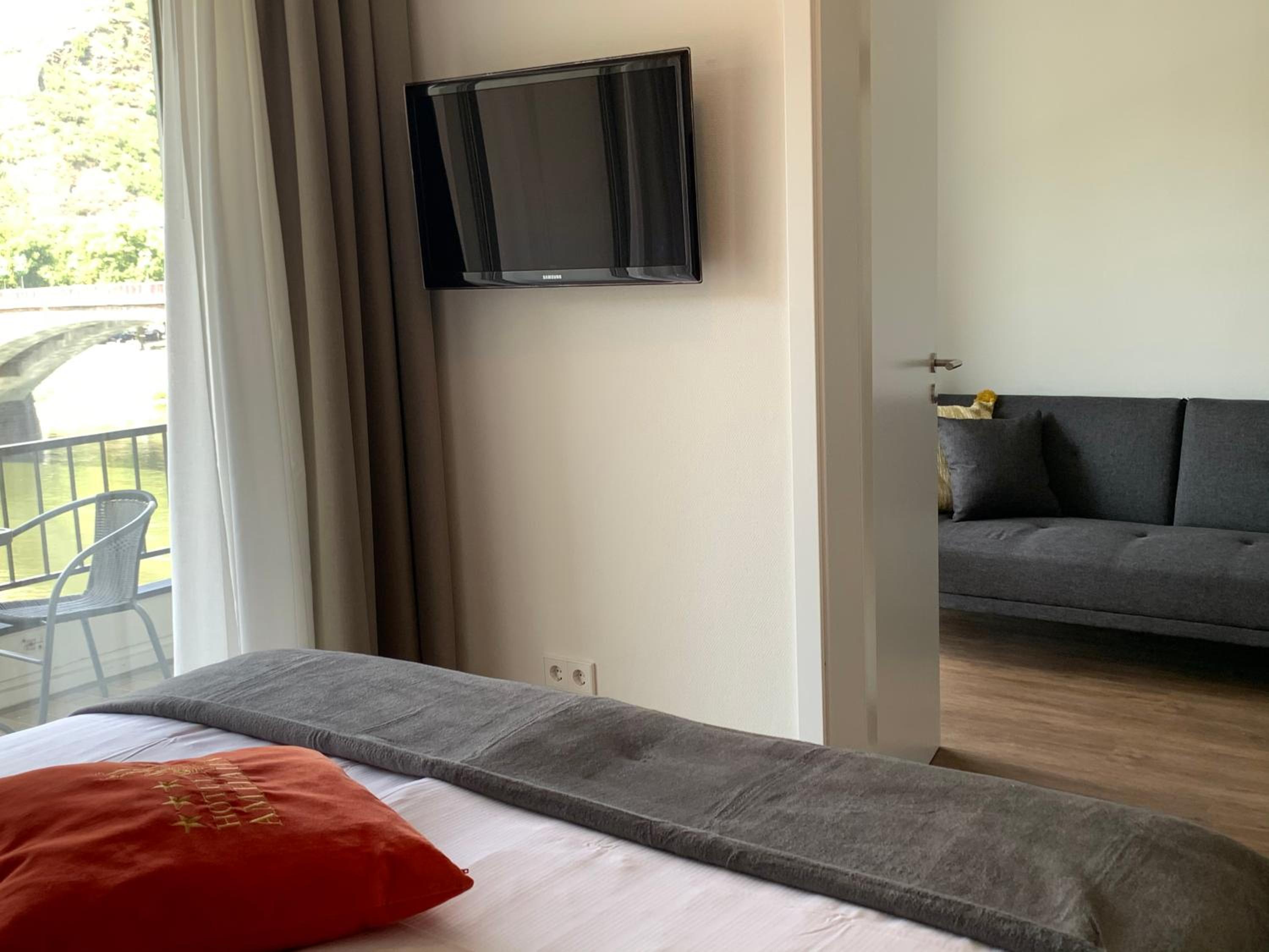 Junior Suite with Balcony and River View - Photo 1