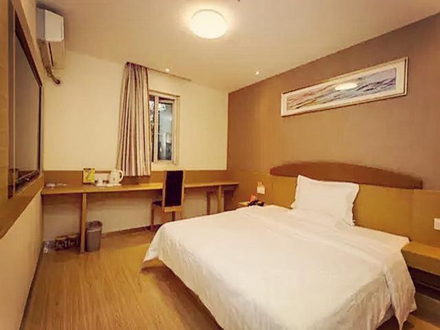 Superior Queen Bed Room