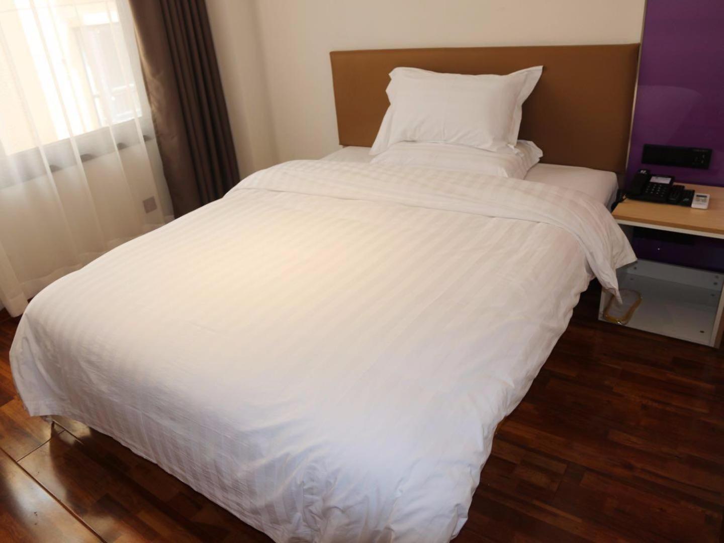 Comfortable Queen Room photo 3