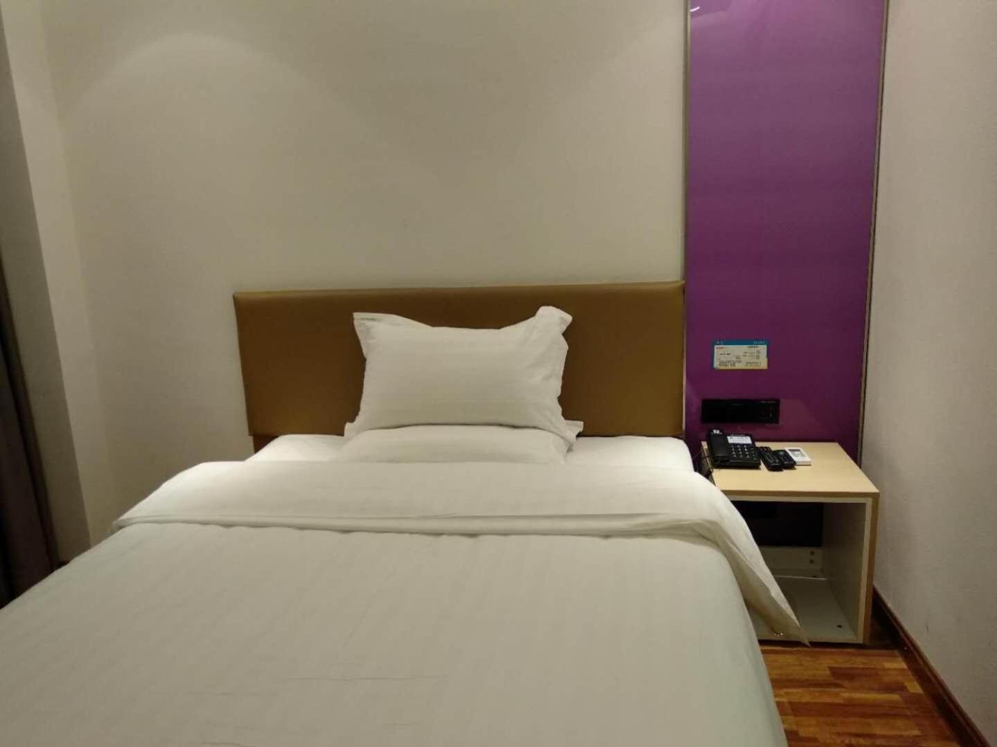 Business Queen Bed Room photo 3
