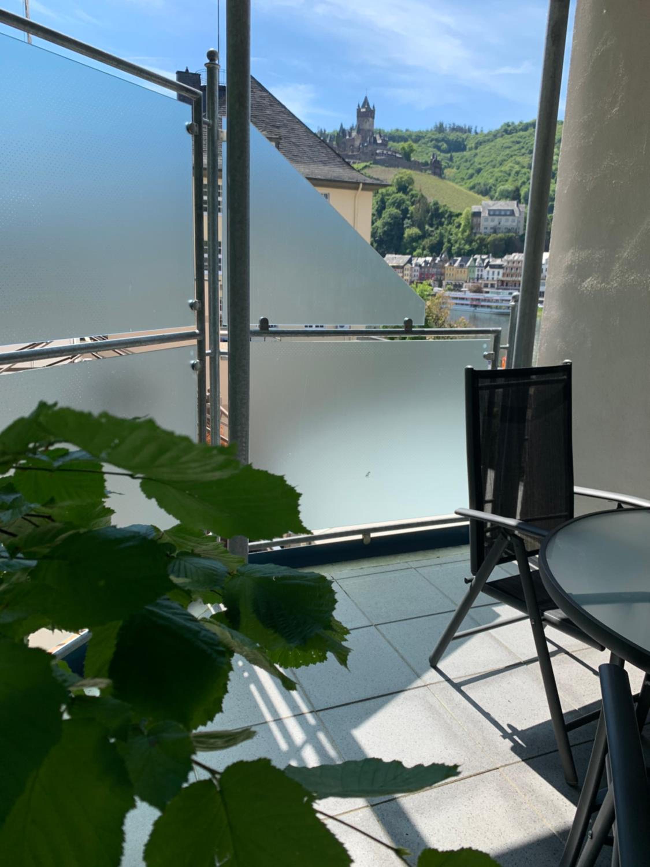 Double Room with side Balcony - Photo 2