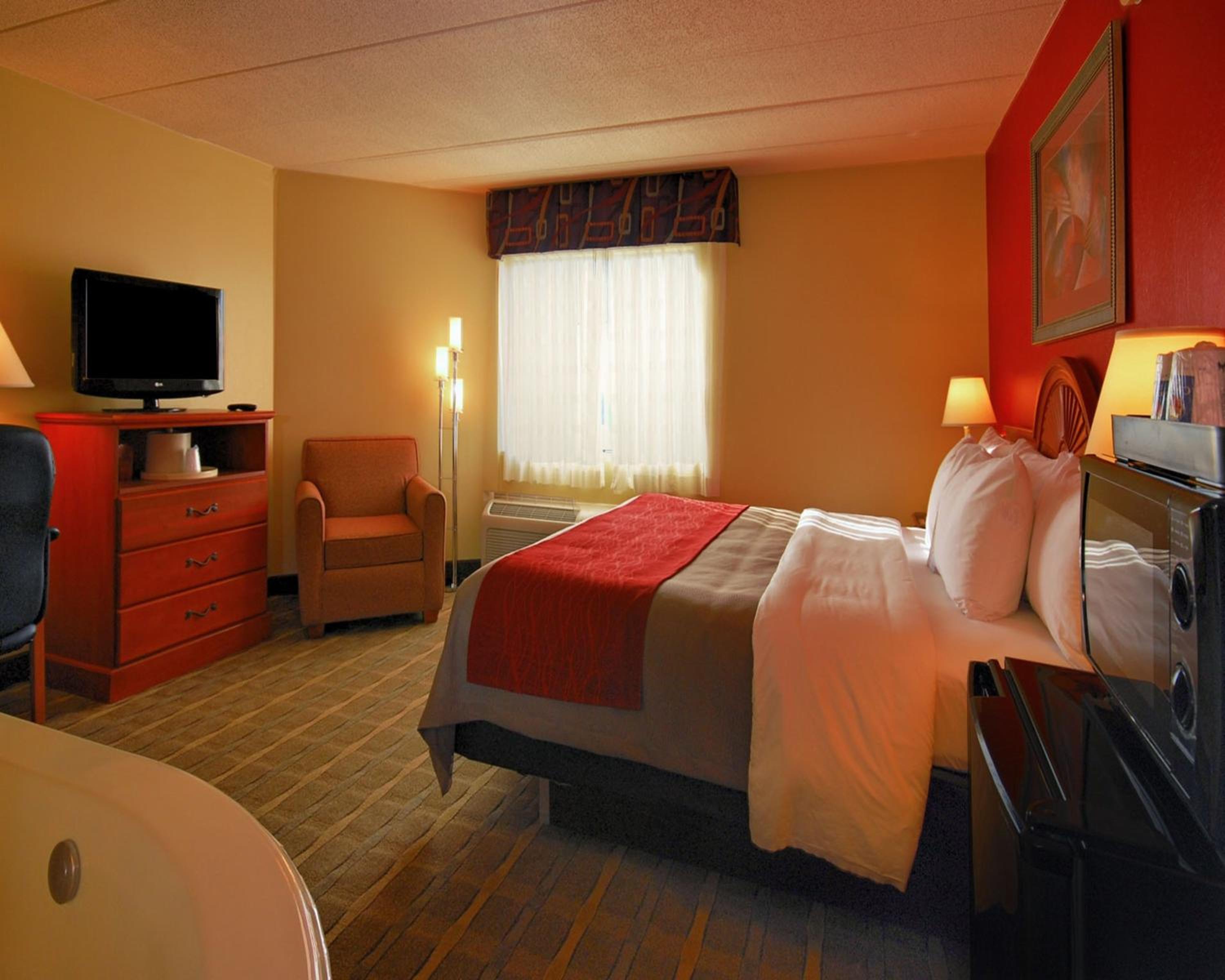 King Suite With Whirlpool - Non-Smoking photo 2