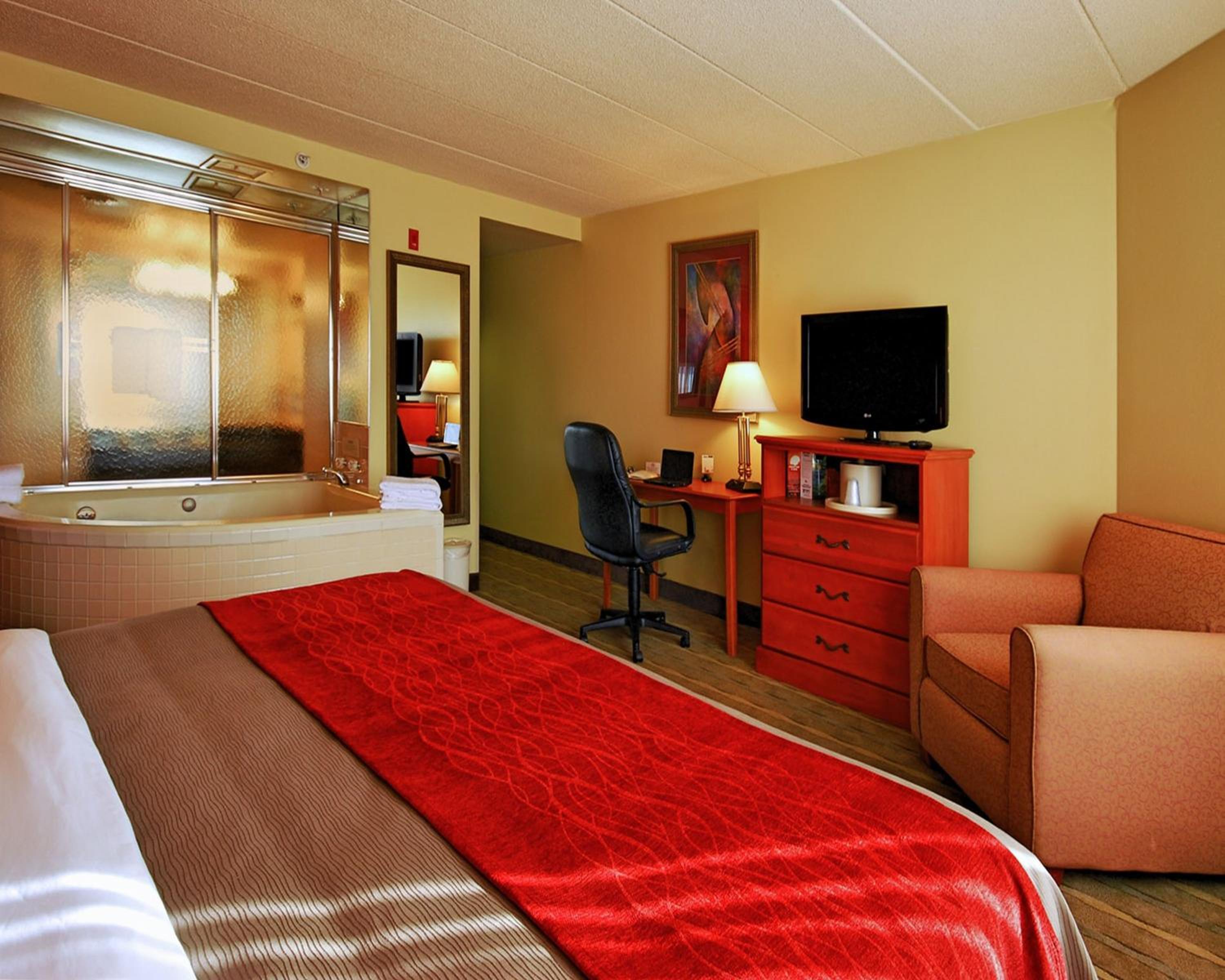 King Suite With Whirlpool - Non-Smoking photo 1