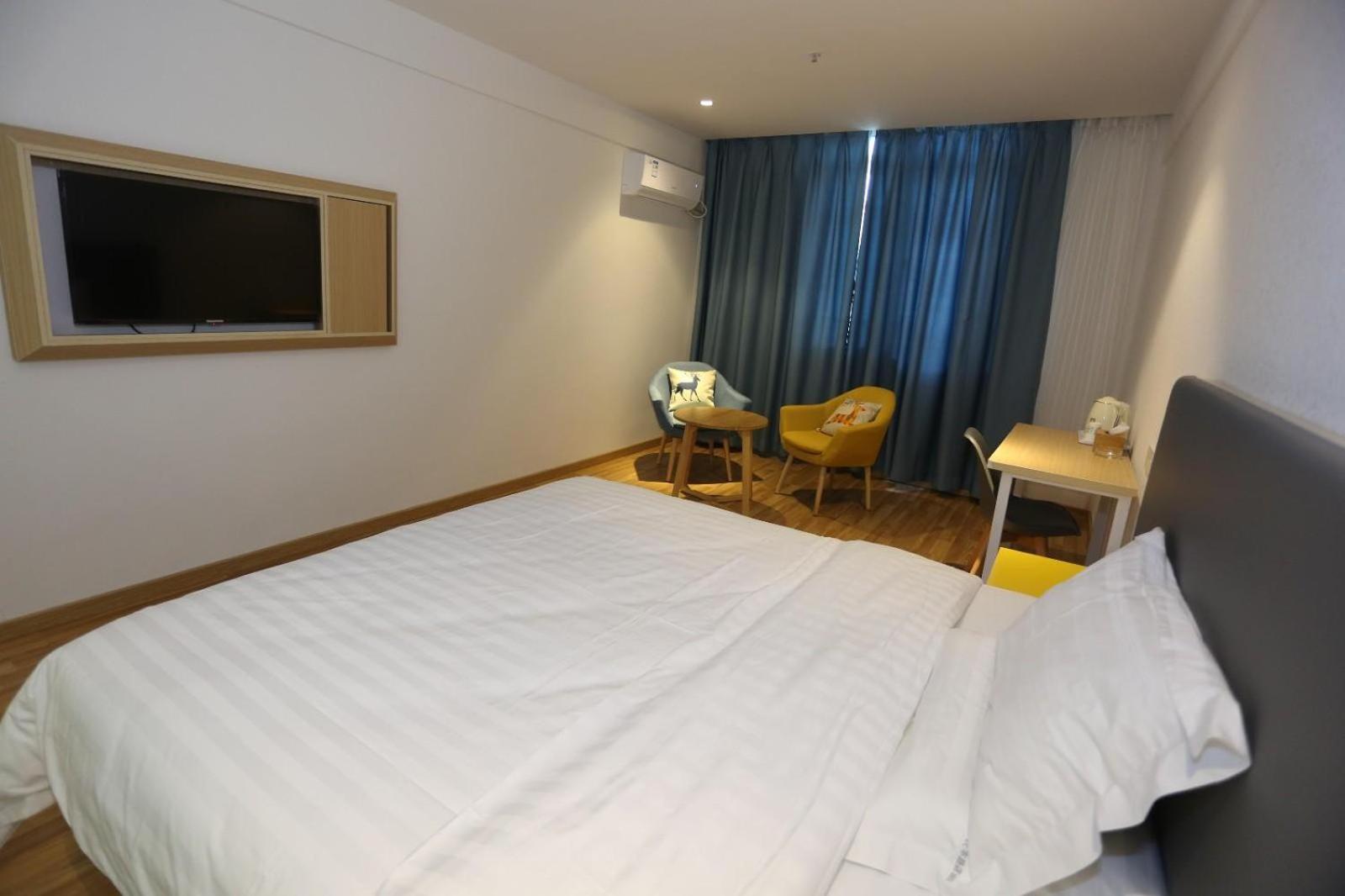 Business Queen Bed Room