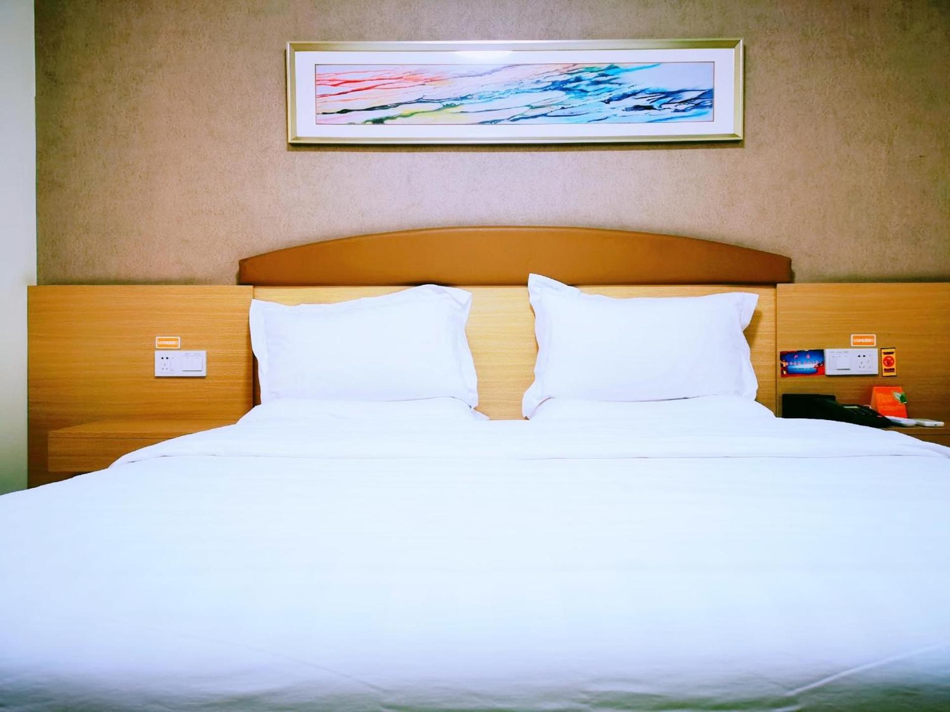Superior Queen Bed Room