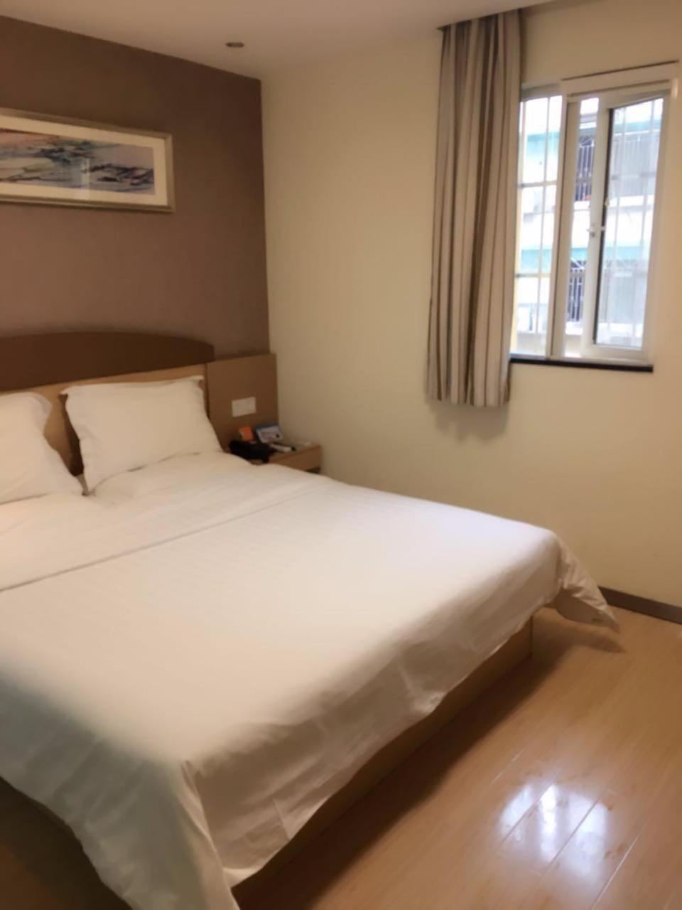 Superior Queen Bed Room photo 1