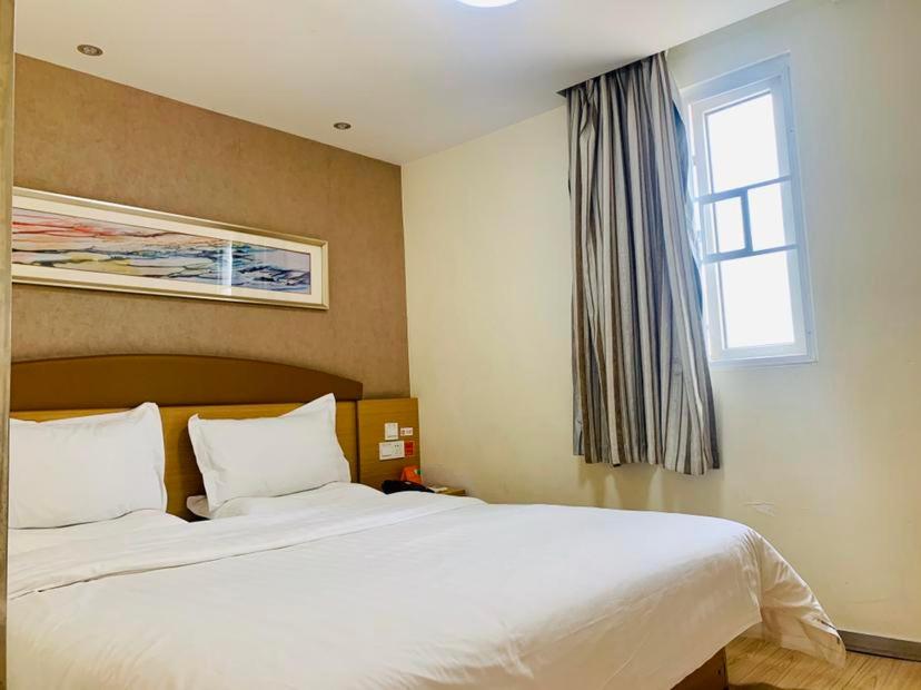 Superior Queen Bed Room