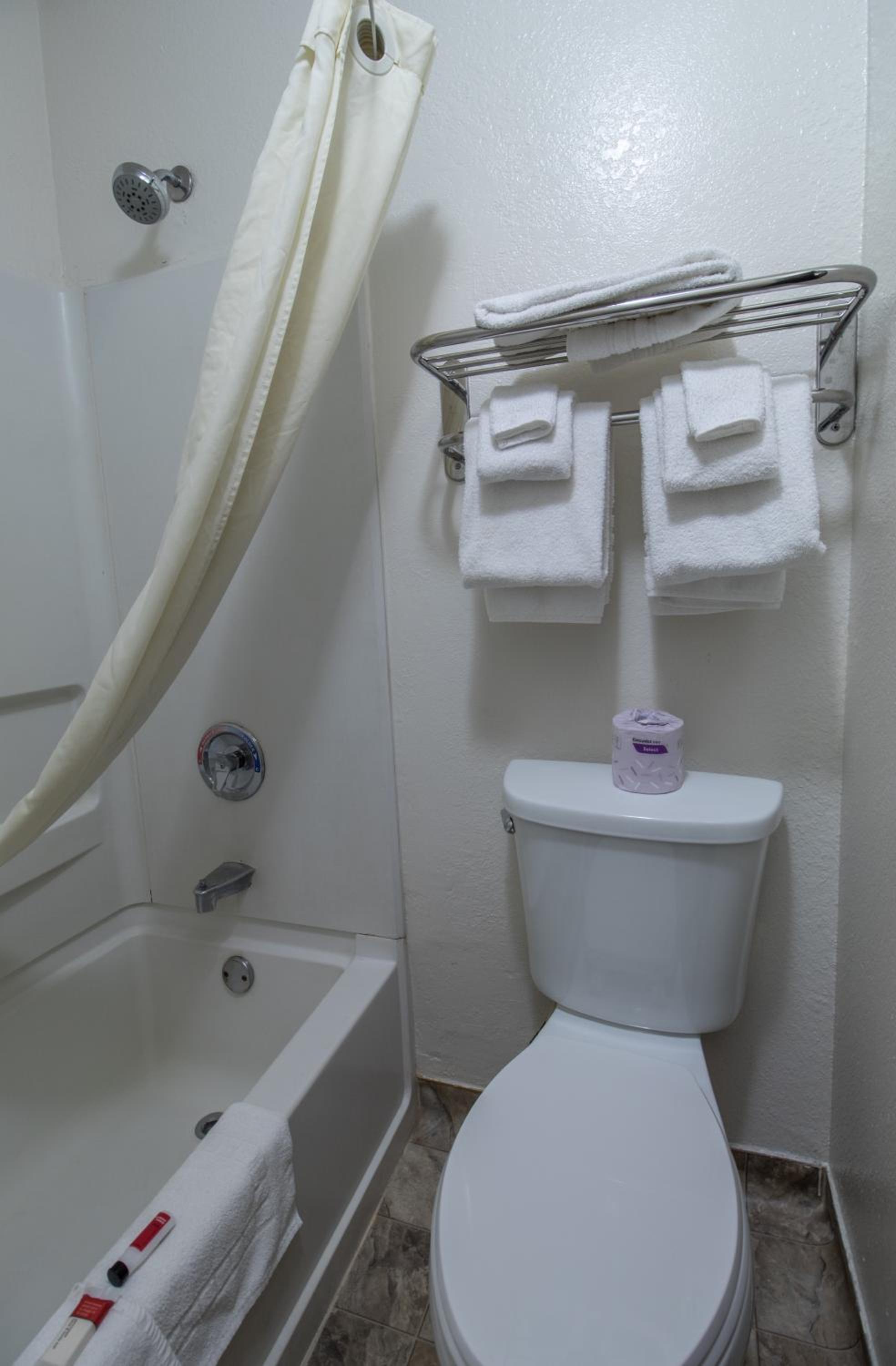 Deluxe Double Room with Two Double Beds - Non-Smoking - Photo 8