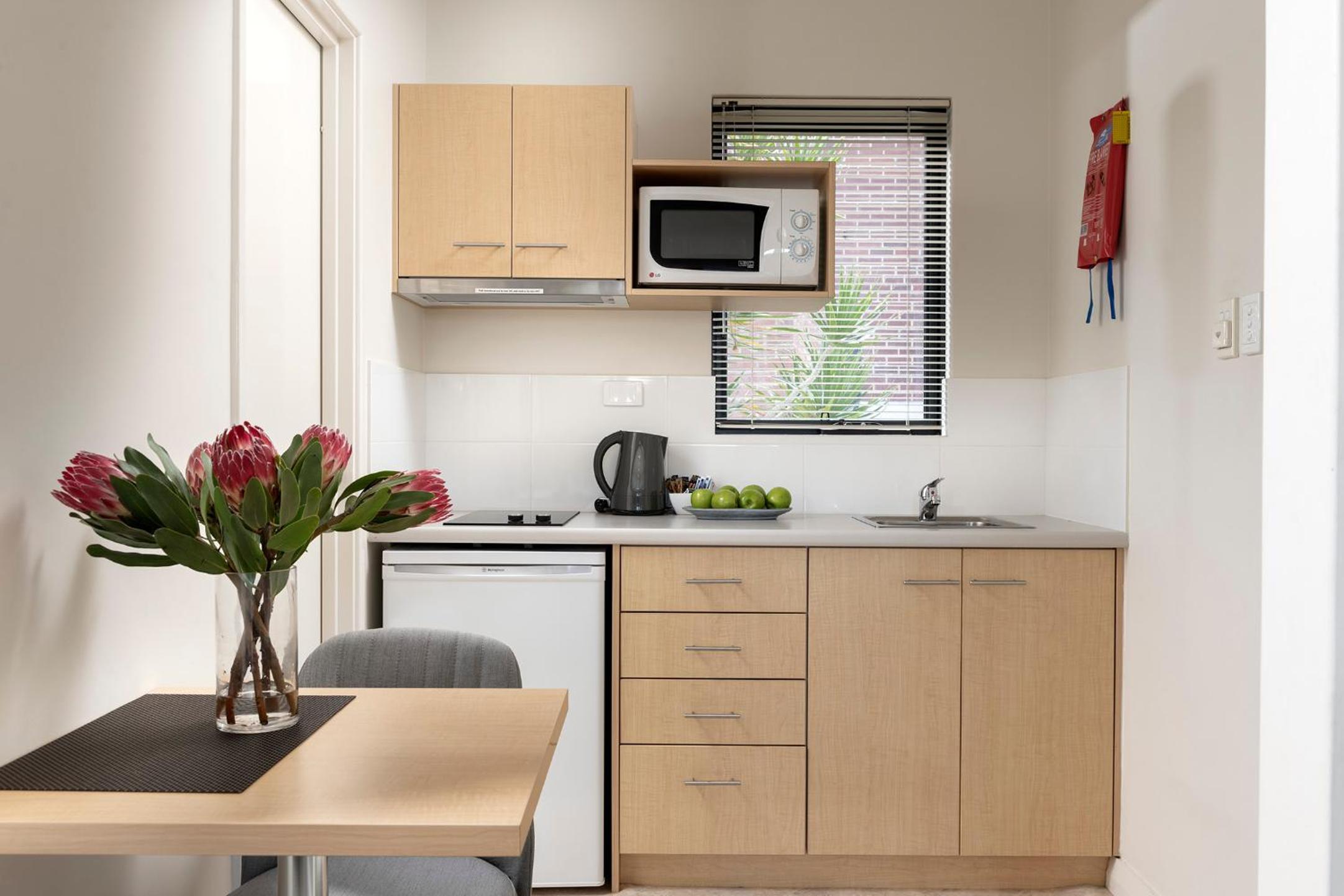 Studio Apartment - Photo 8