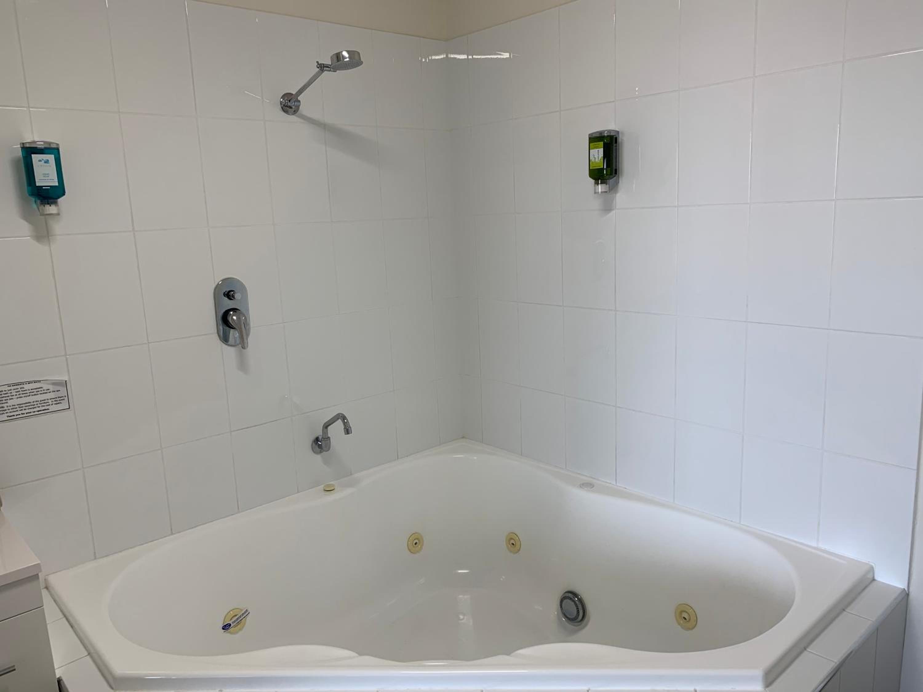 Suite with Spa Bath - Photo 3