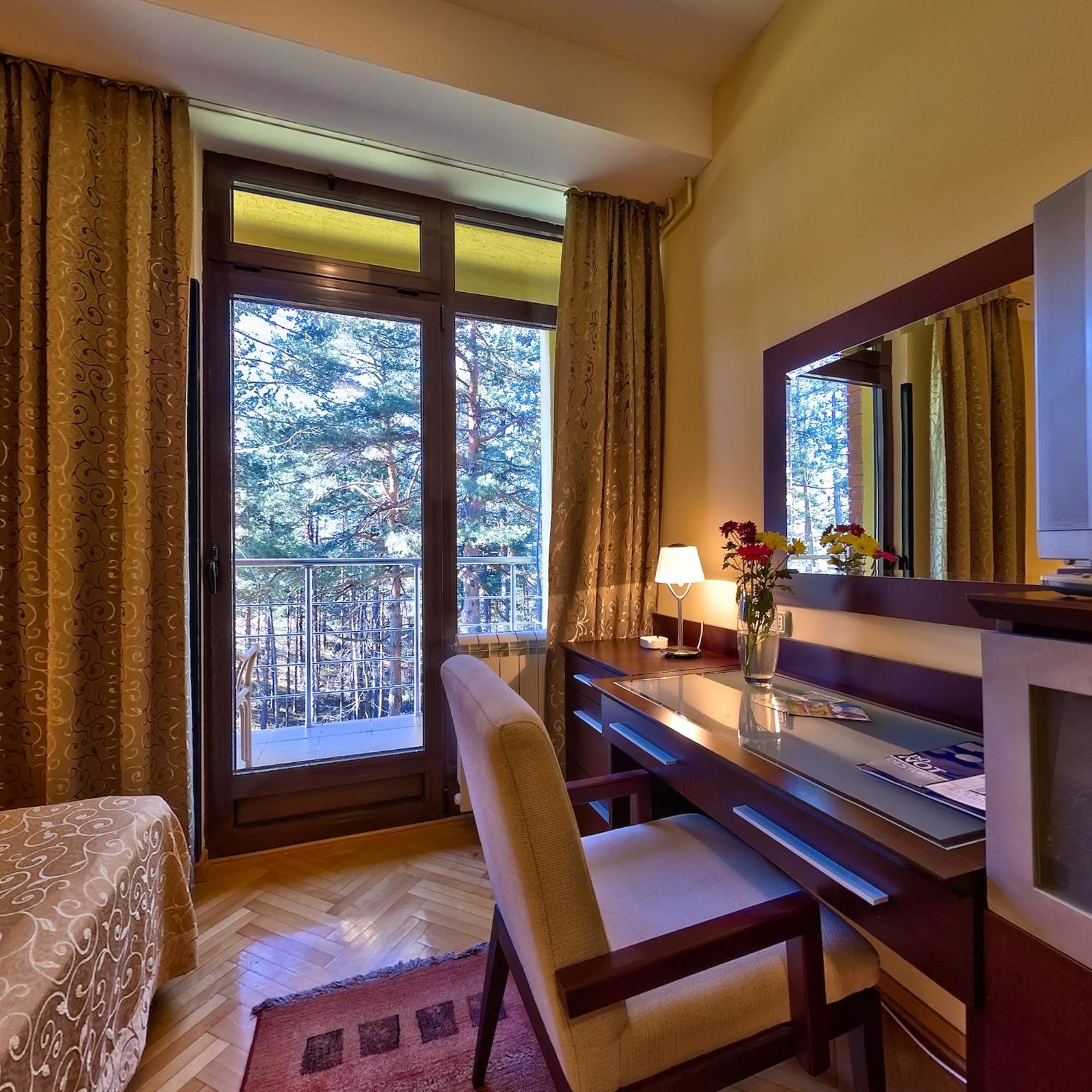 Double Room with Balcony - Photo 1