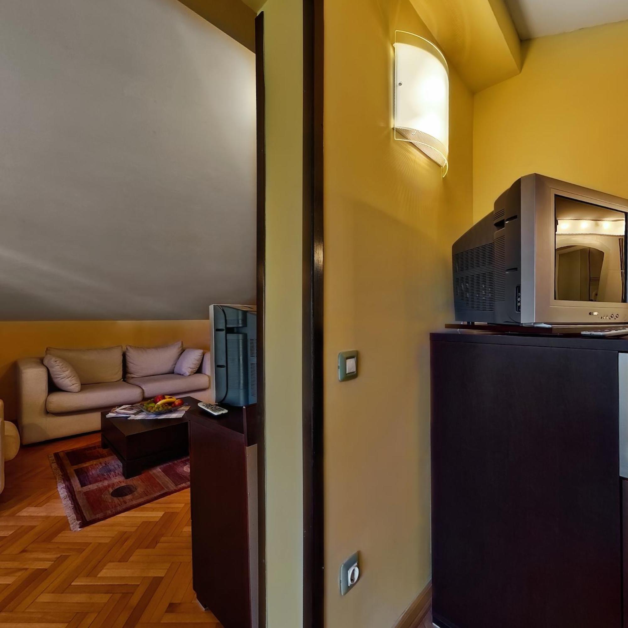 Family Studio - Photo 4
