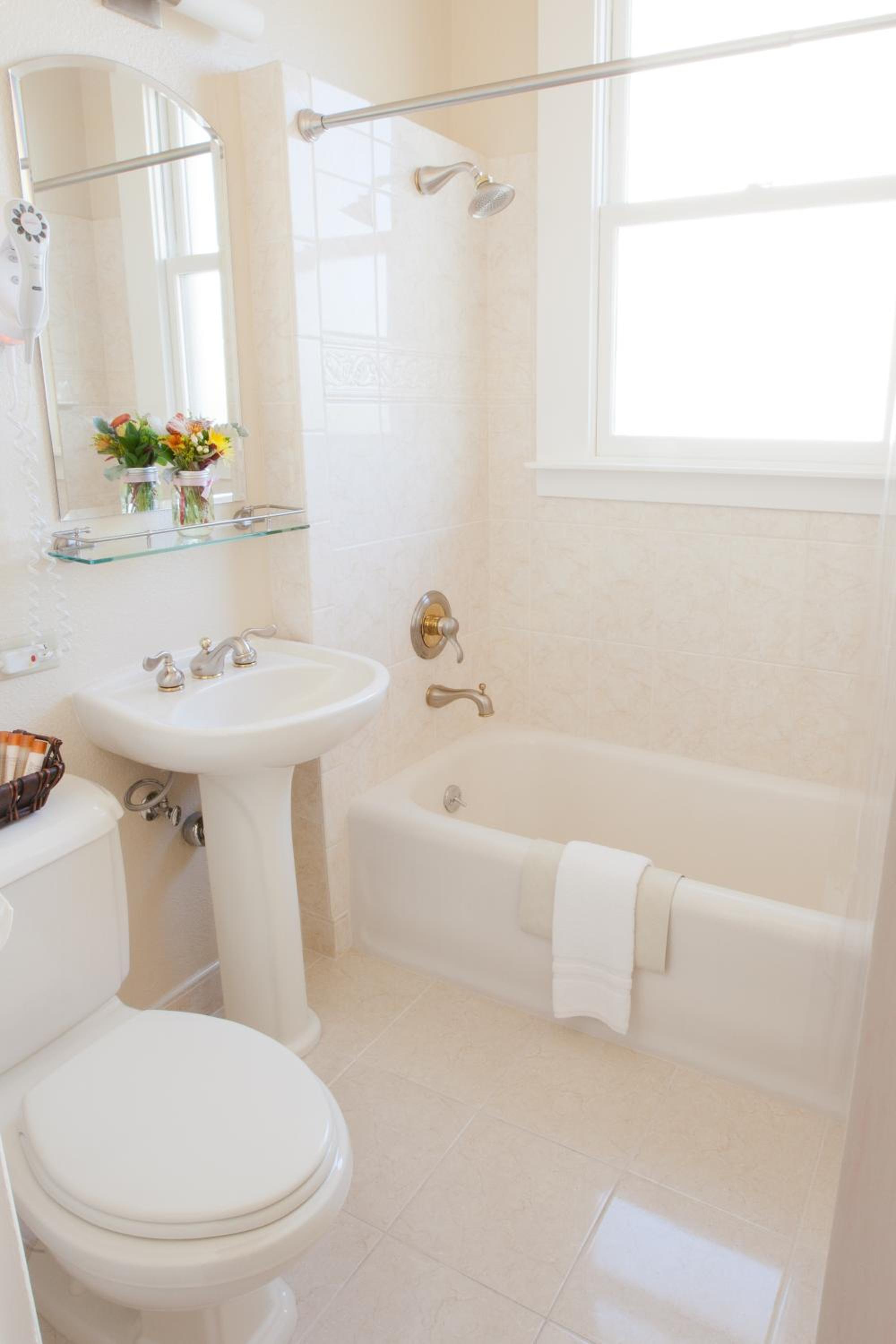 Standard Queen Room - Photo 5