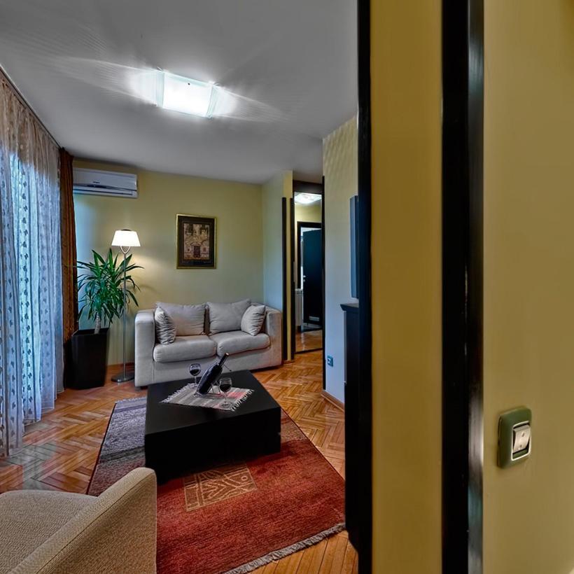 Family Studio - Photo 1