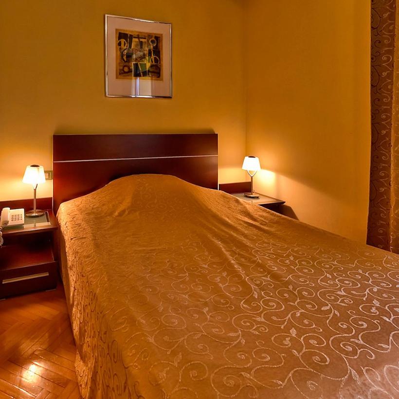 Double Room with Balcony - Photo 2