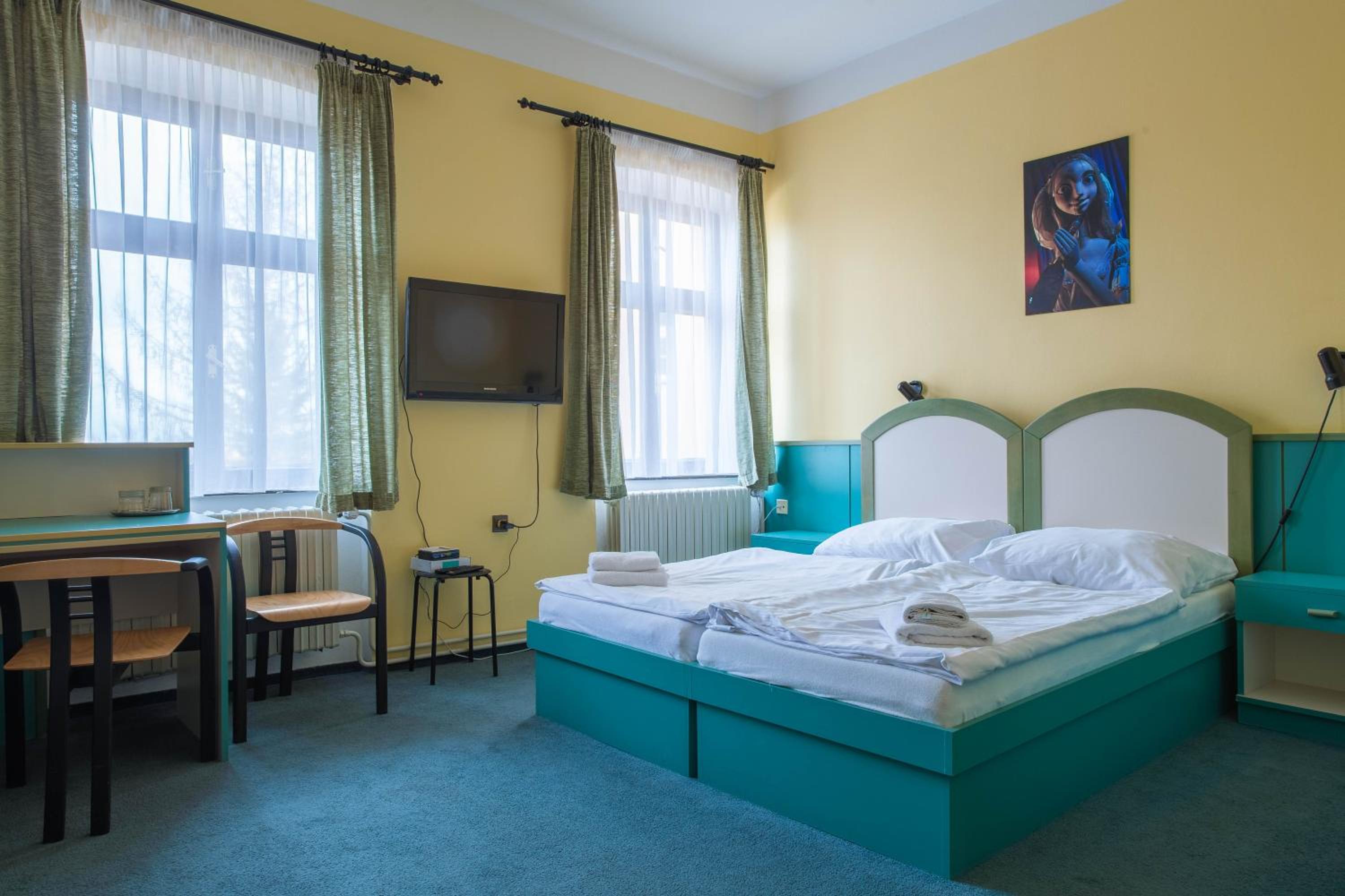 Quadruple Room with Private Bathroom - Photo 7