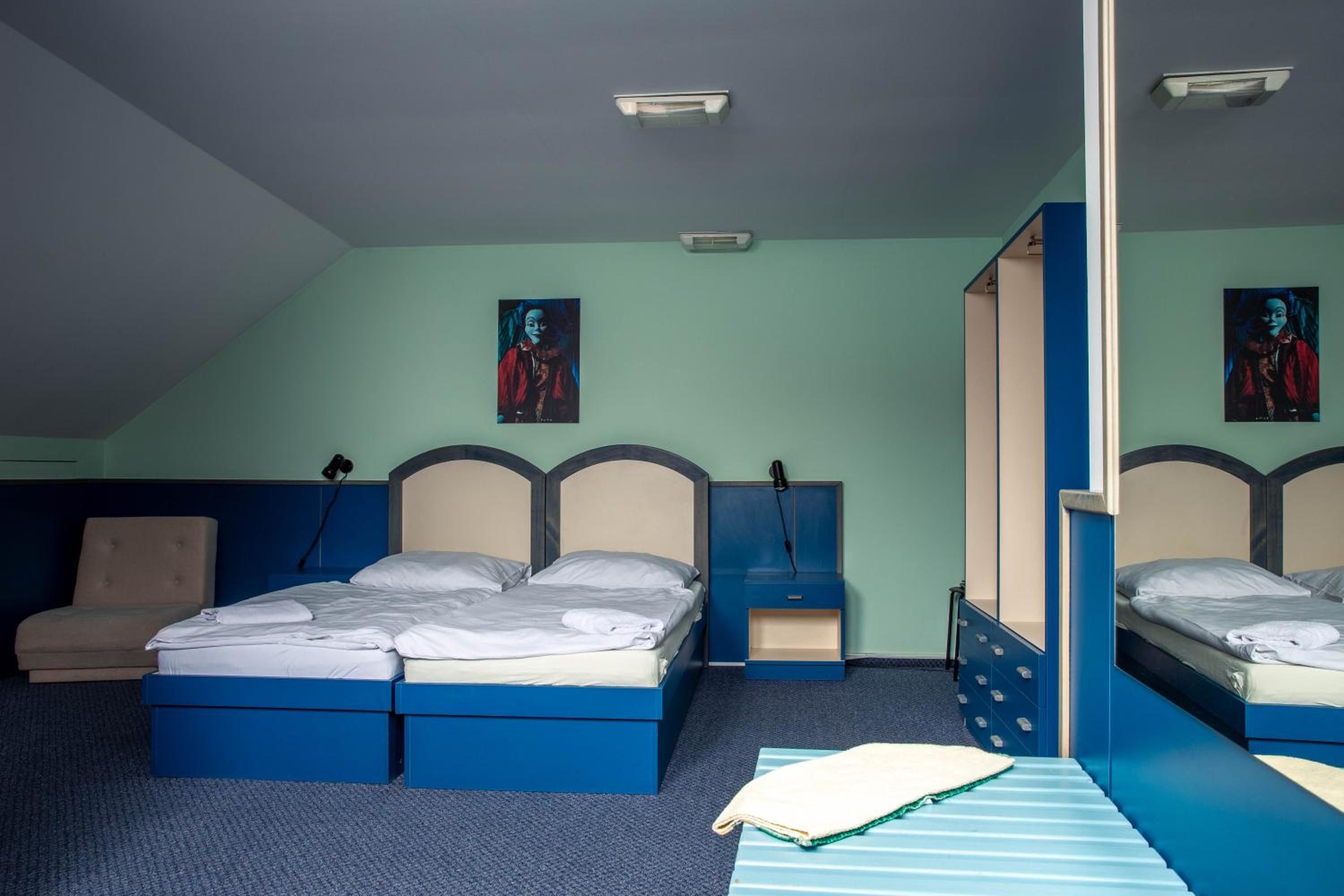 Quadruple Room with Private Bathroom - Photo 6