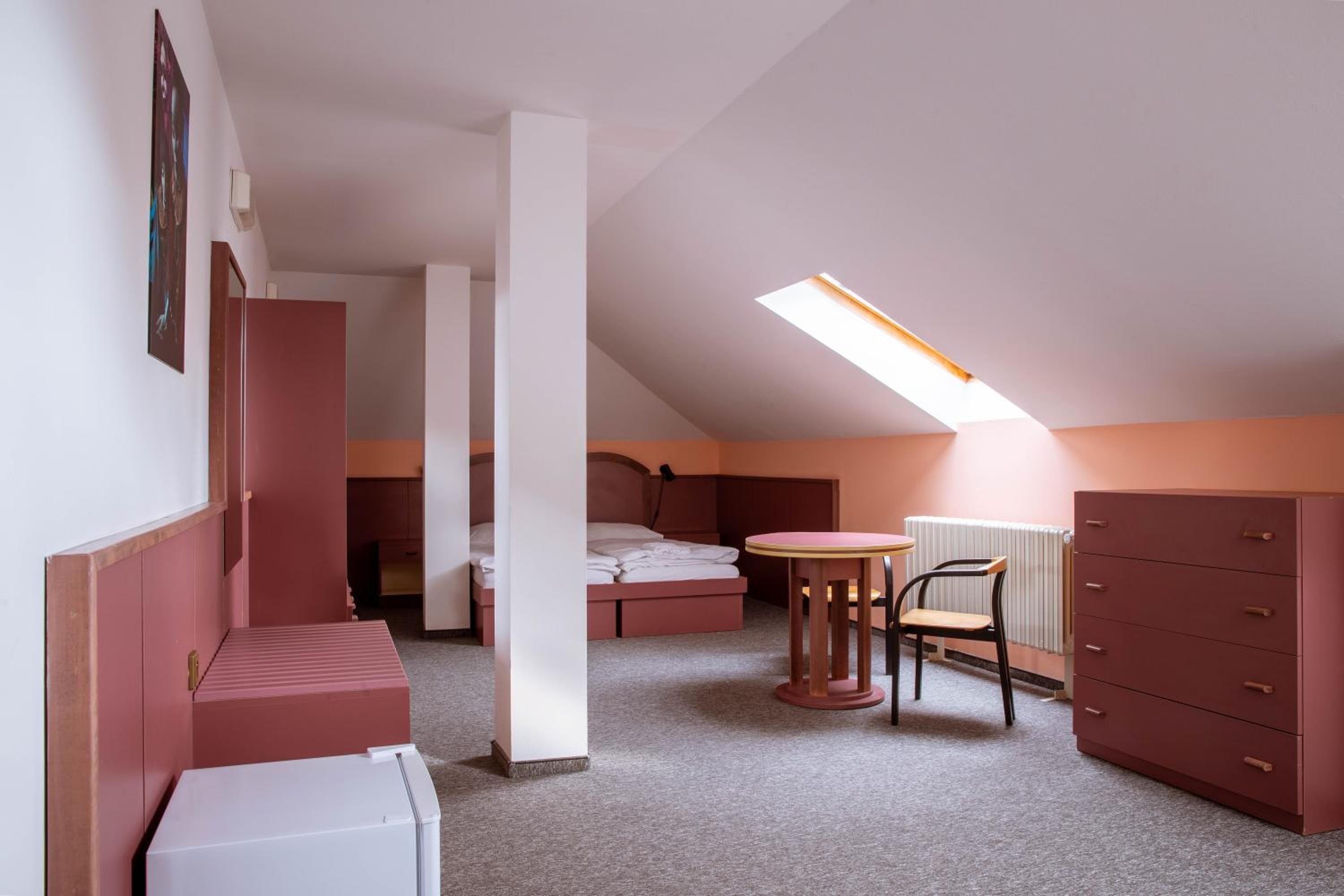 Quadruple Room with Private Bathroom - Photo 3