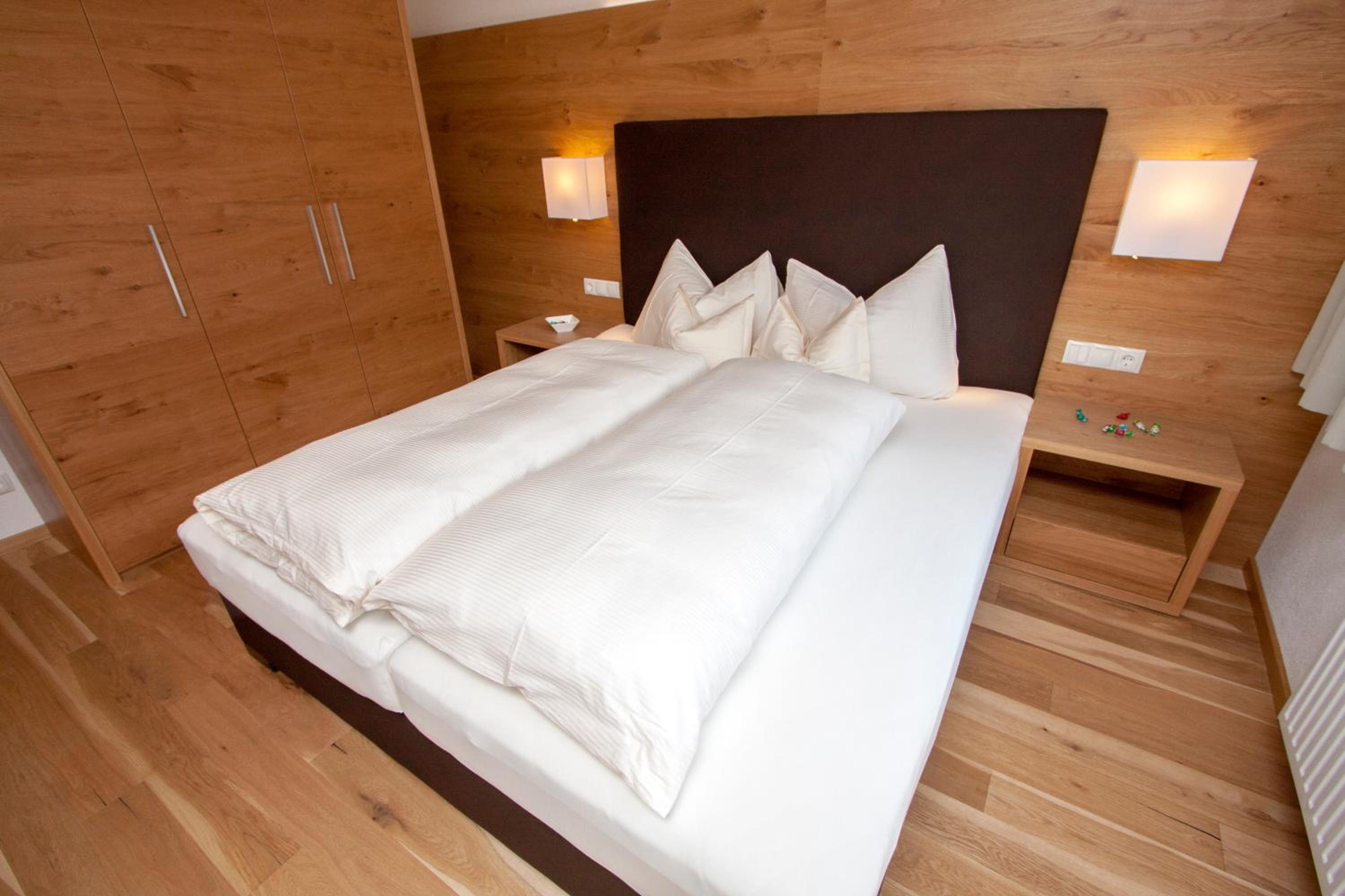 One-Bedroom Apartment with Balcony - Photo 11