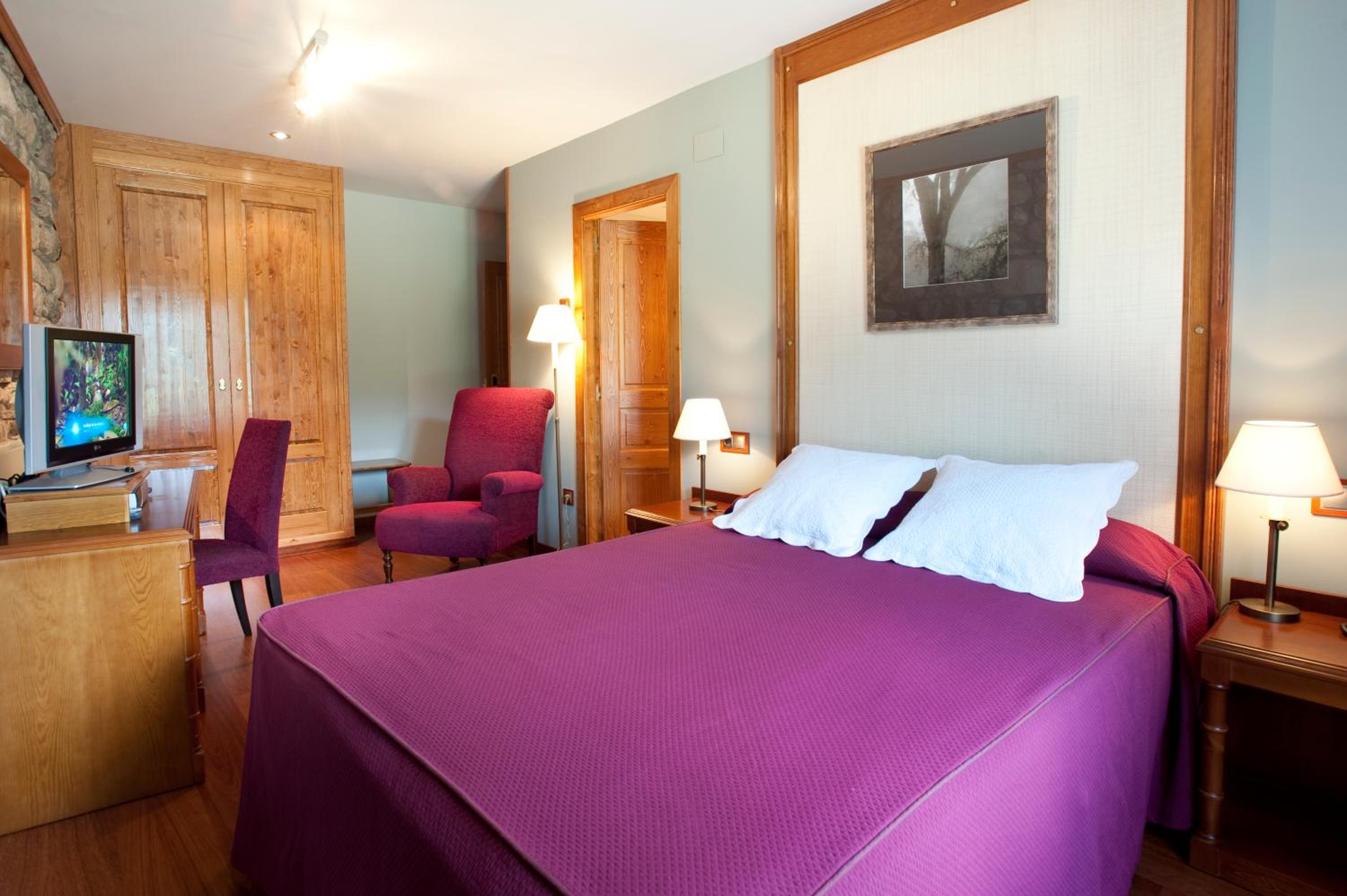 Double or Twin Room - Photo 11