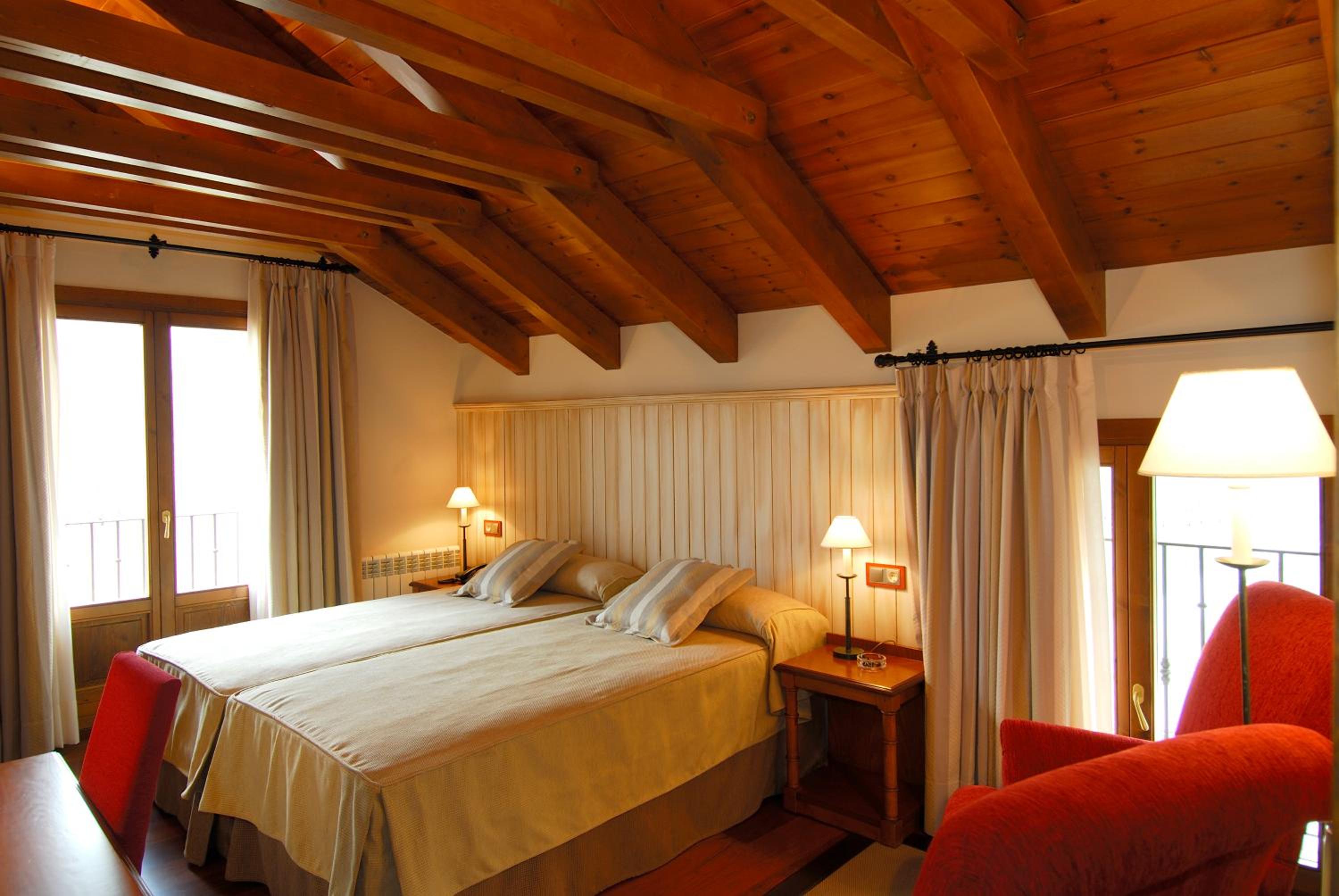 Double or Twin Room - Photo 5