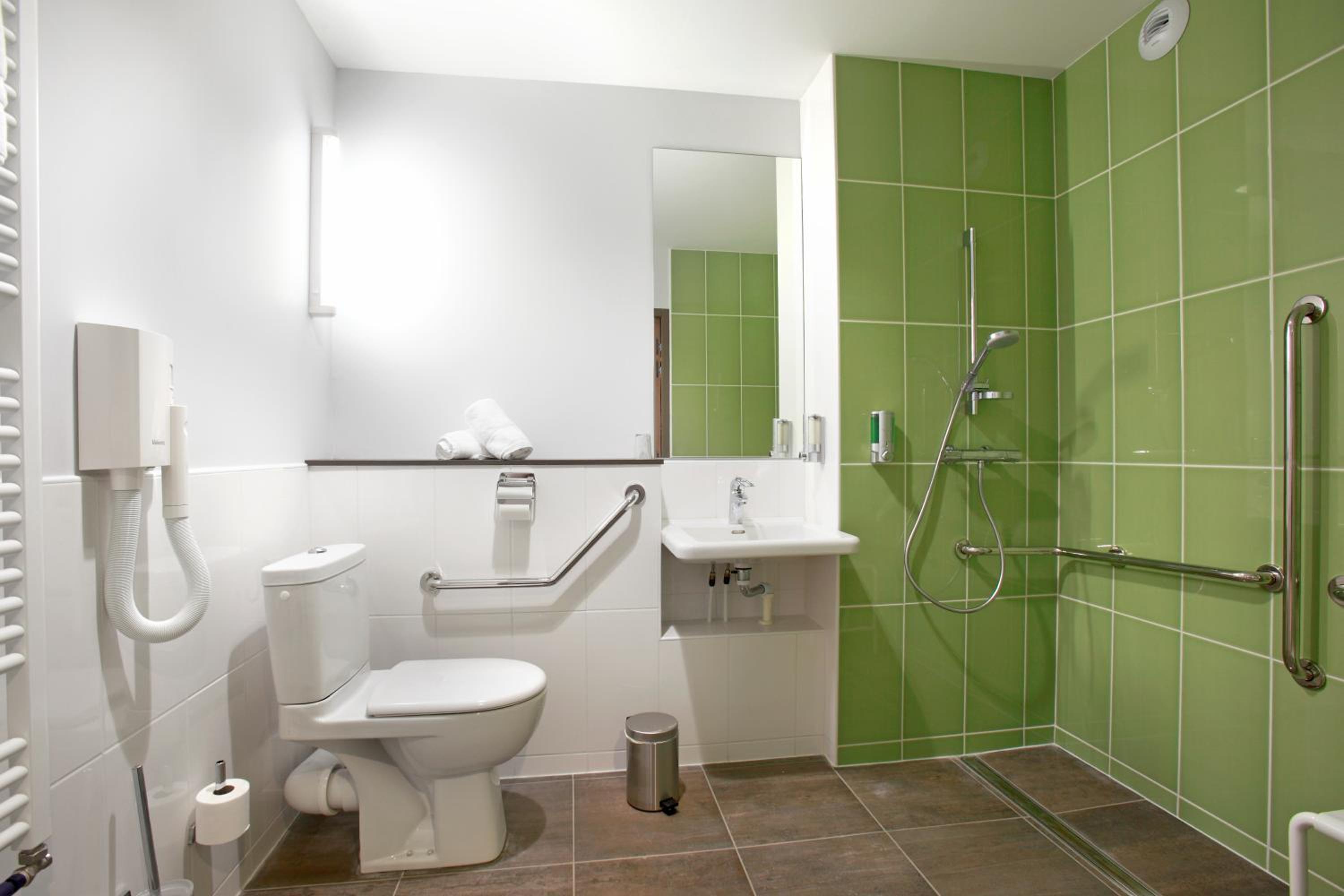 Double or Twin Room for Disabled Guests  - Photo 4