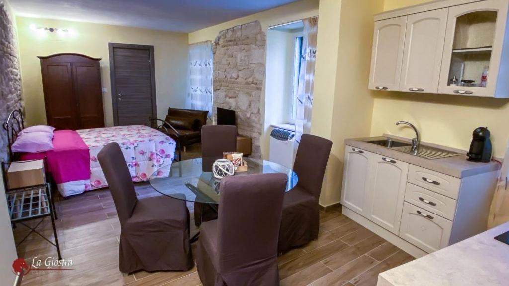 One-Bedroom House photo 1