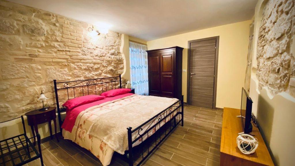 One-Bedroom House photo 1