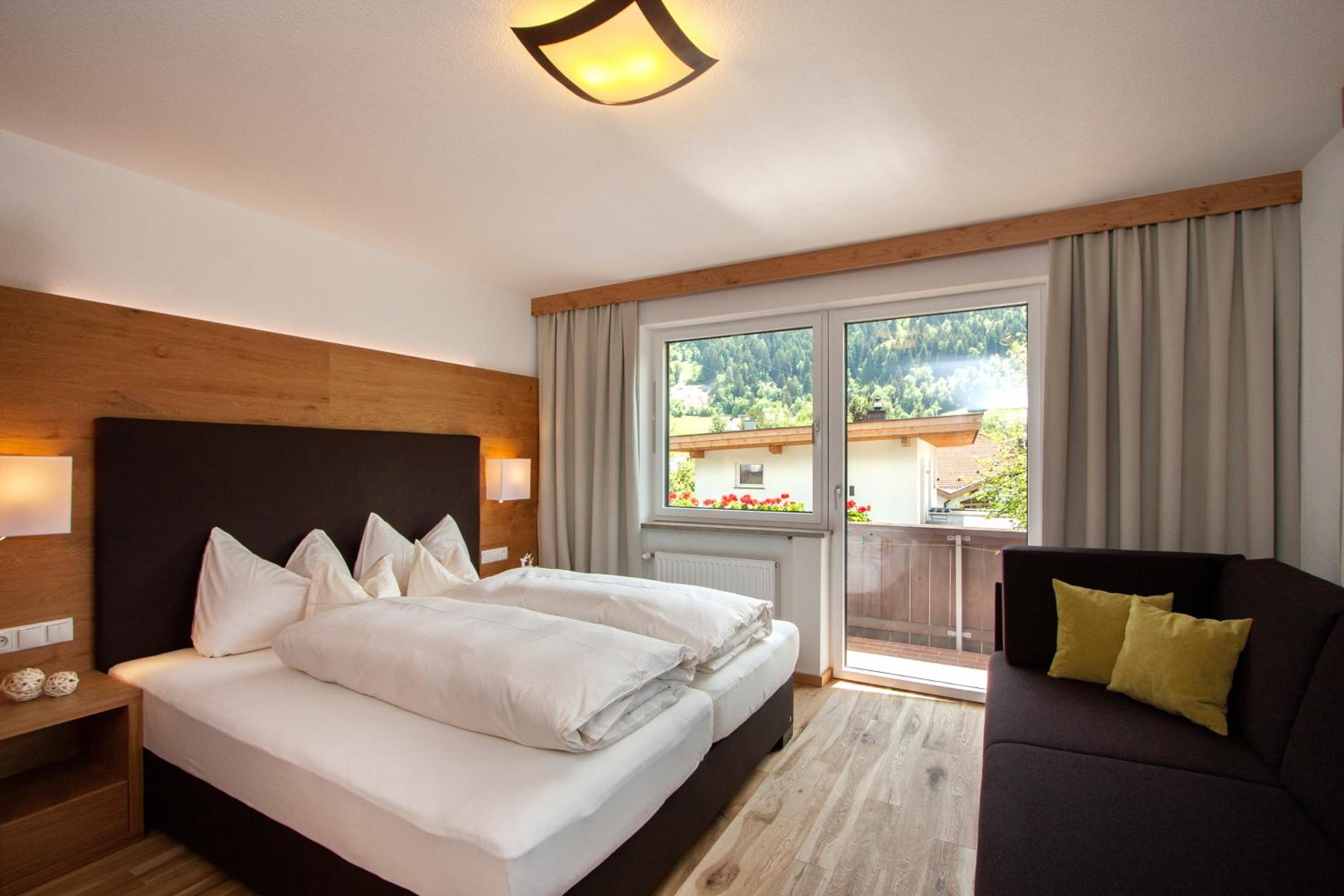 One-Bedroom Apartment with Balcony - Photo 5