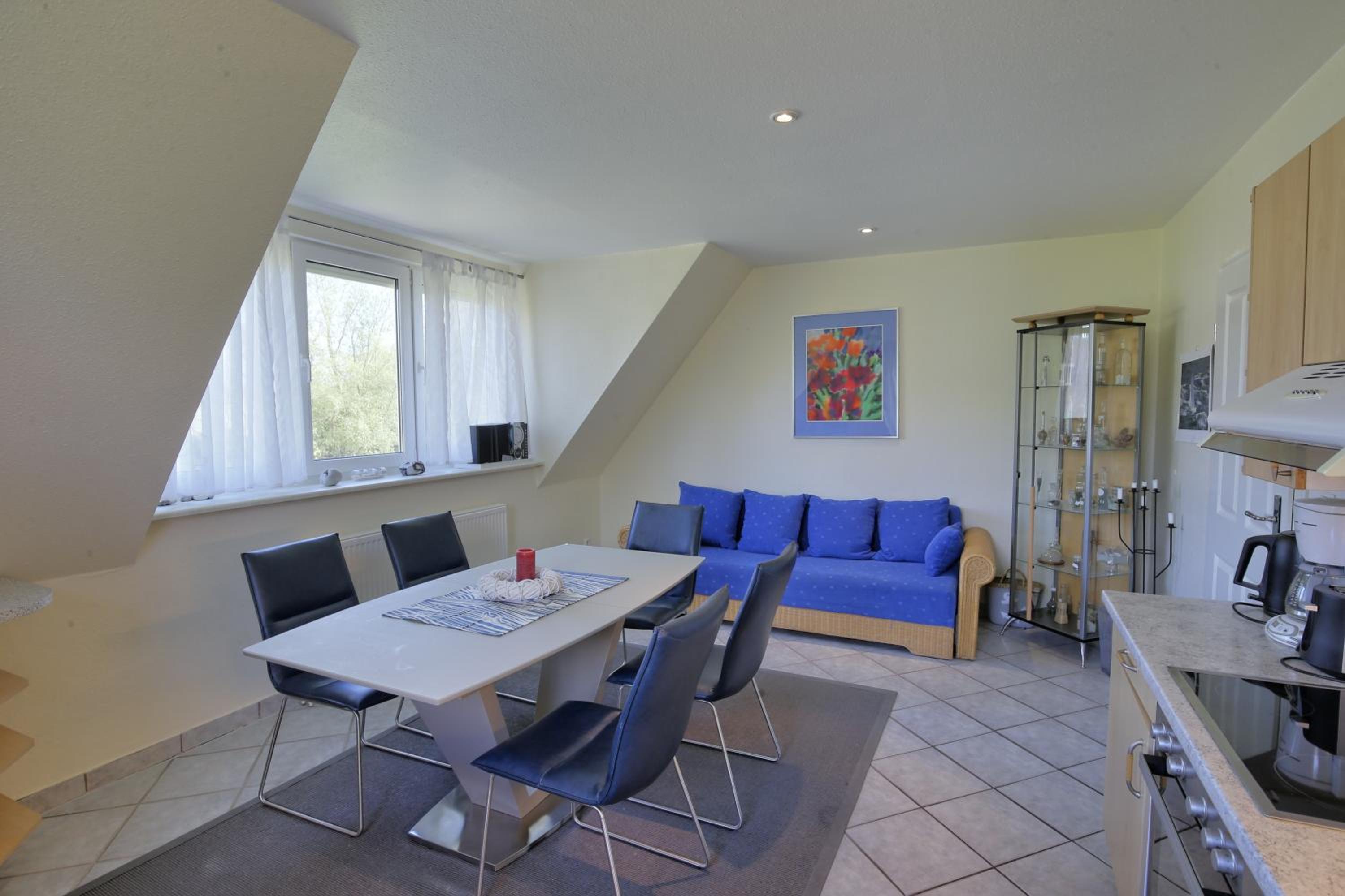 Apartment with Balcony - Photo 5