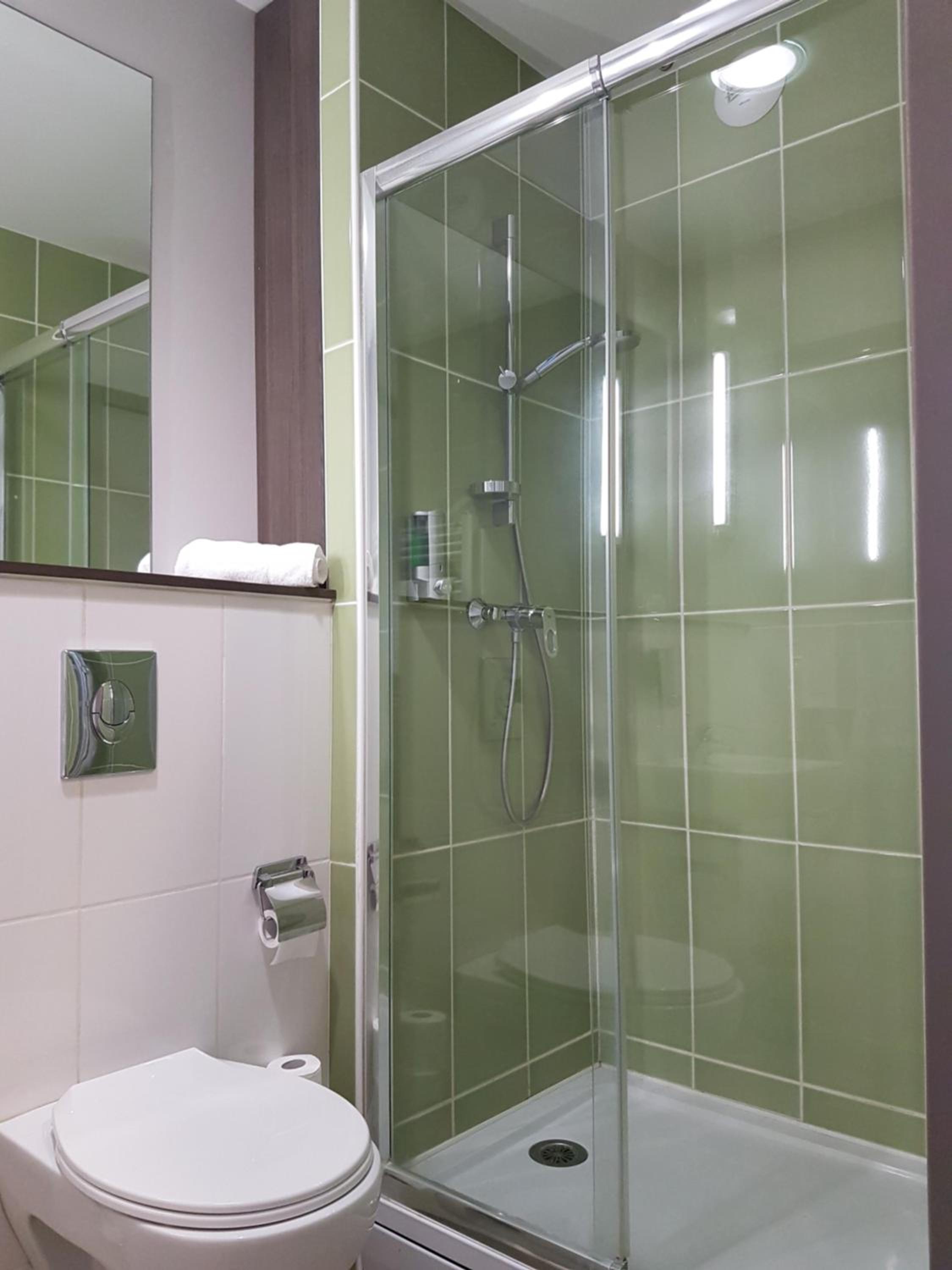 Standard Double Room - Photo 11
