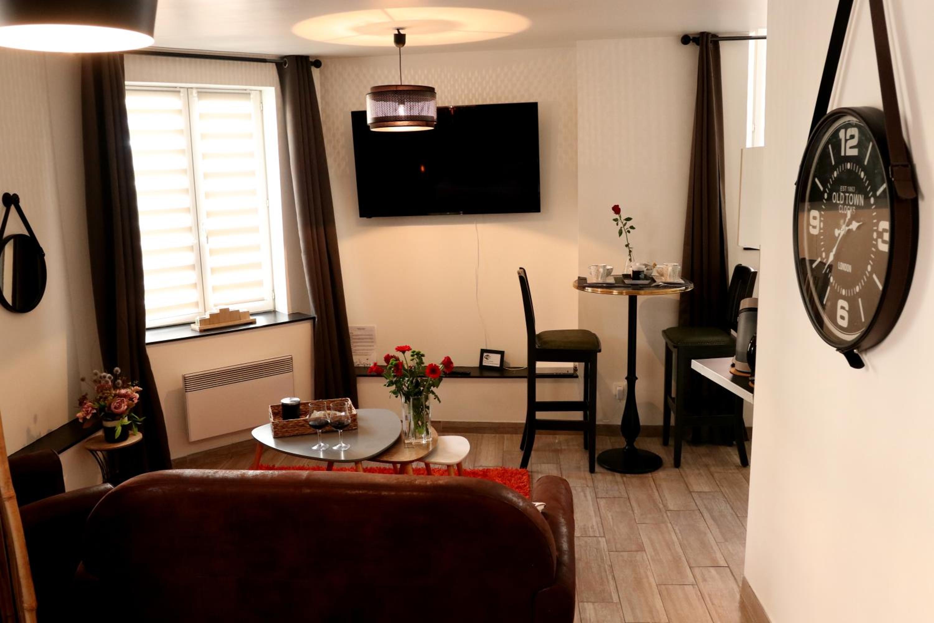 Studio Apartment - Photo 6