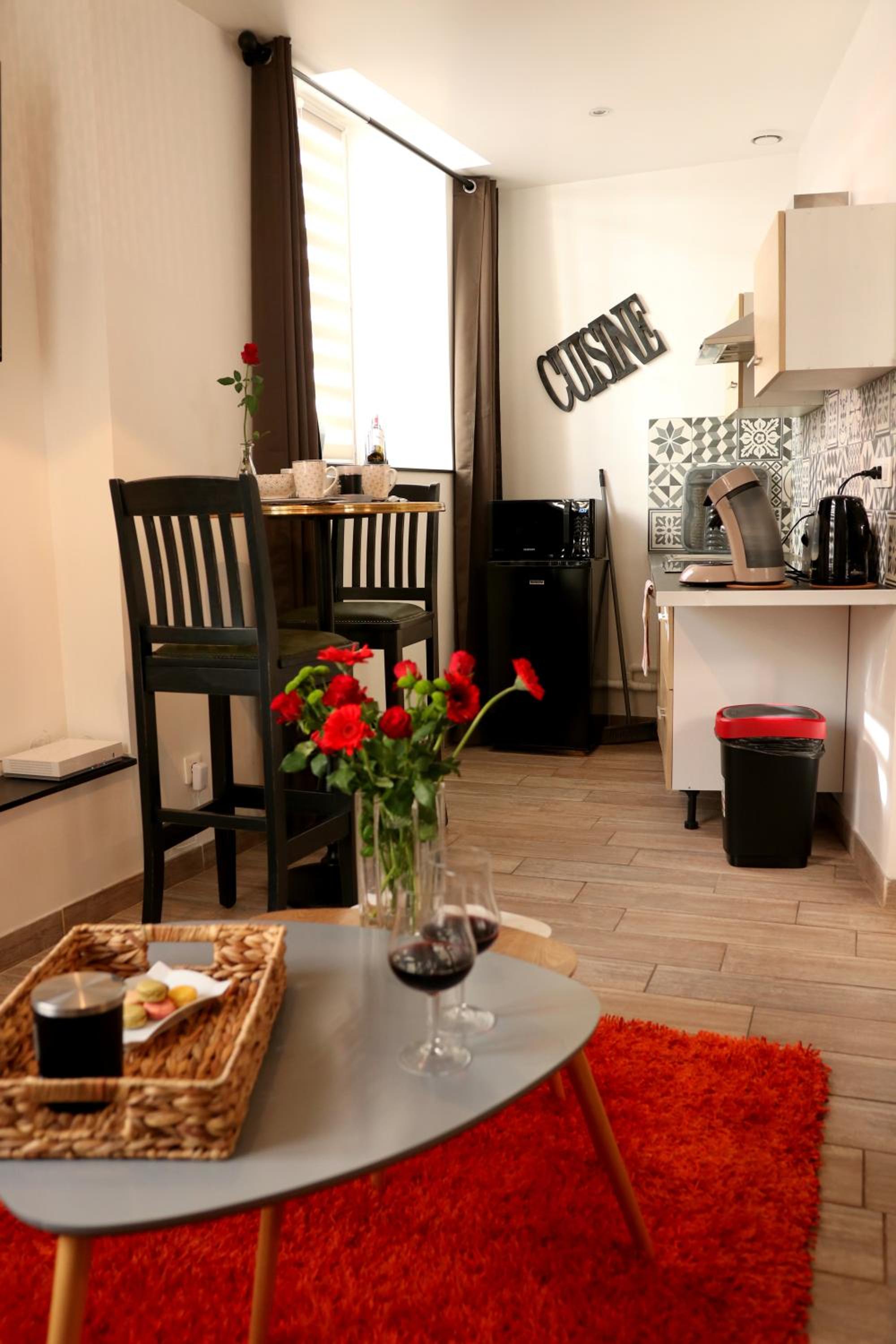 Studio Apartment - Photo 8