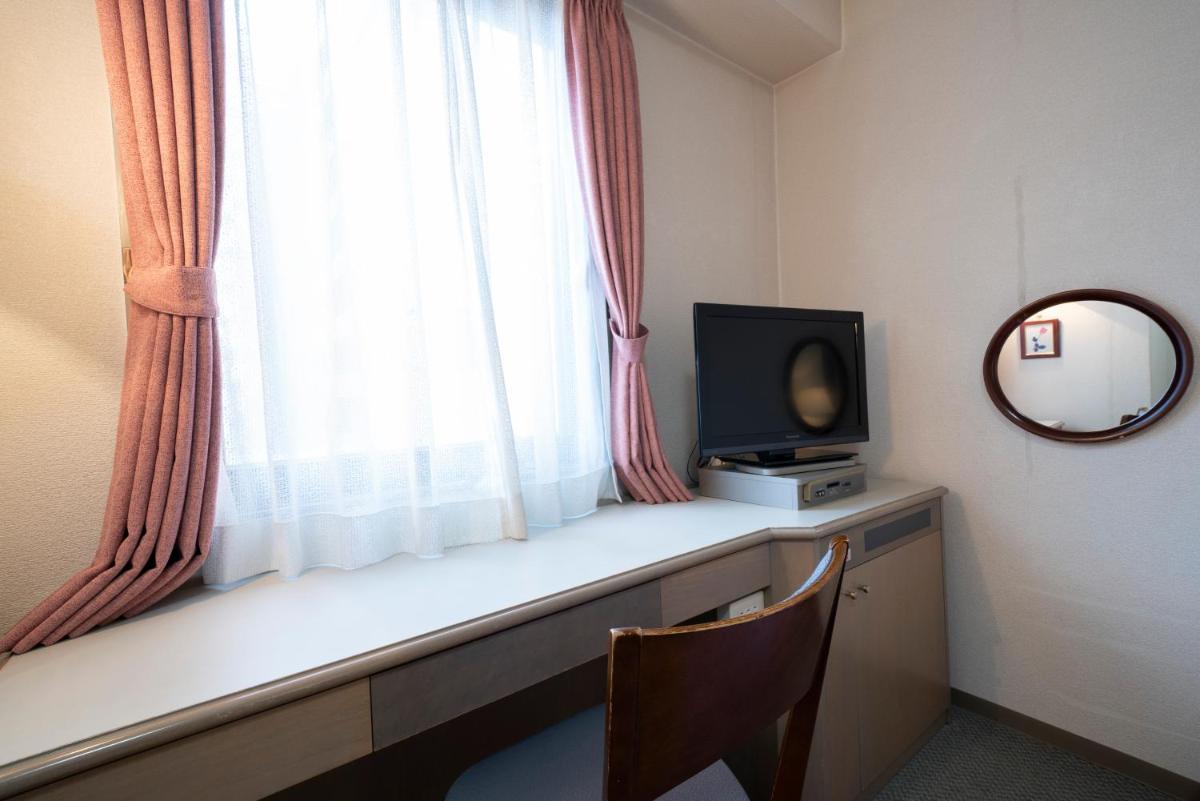 Double Room with Small Double Bed - Non-Smoking photo 3
