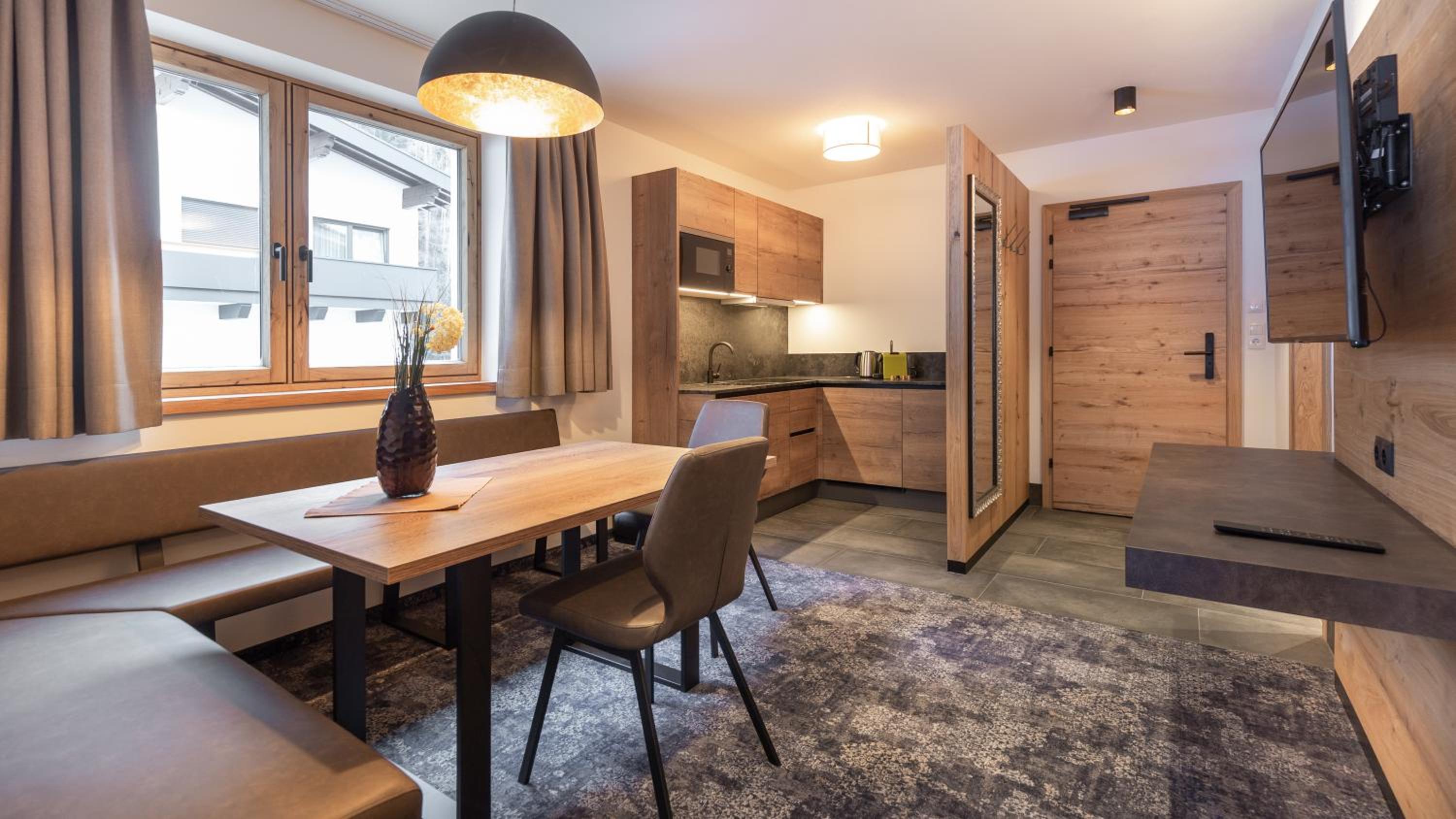Two-Bedroom Apartment with Balcony photo 2