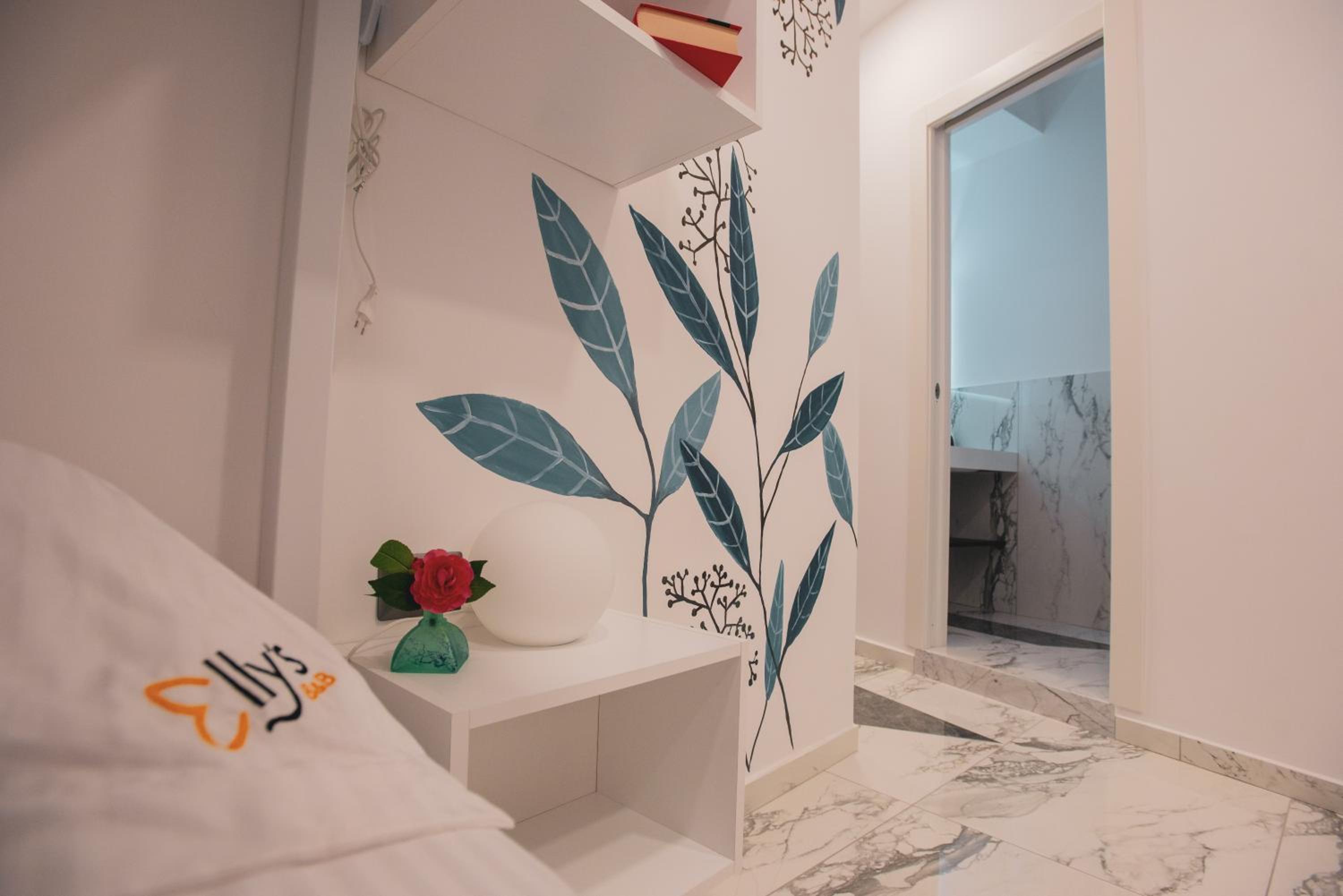 Twin Room with Private Bathroom - Photo 8