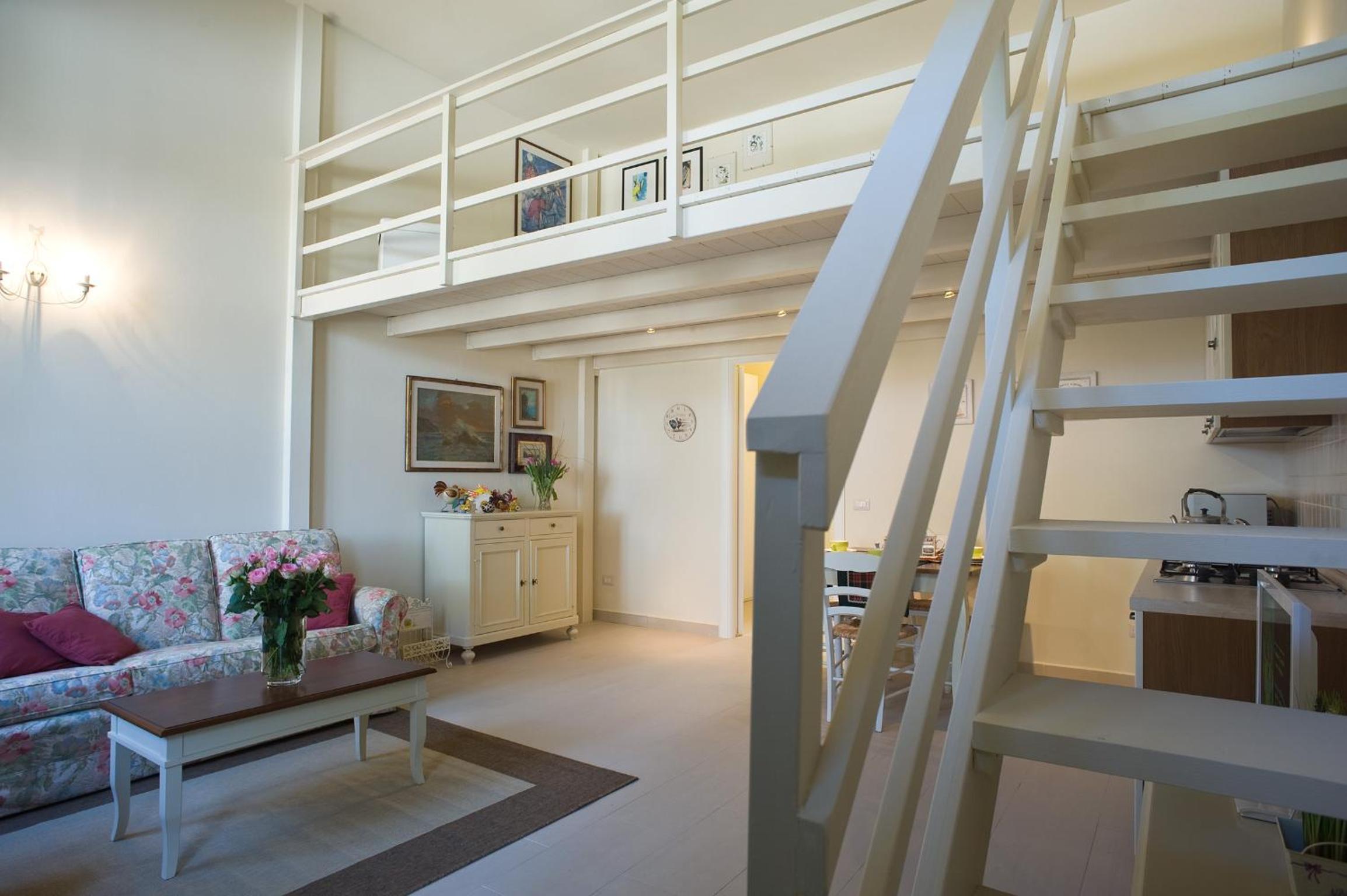One-Bedroom Apartment - Split Level photo 3