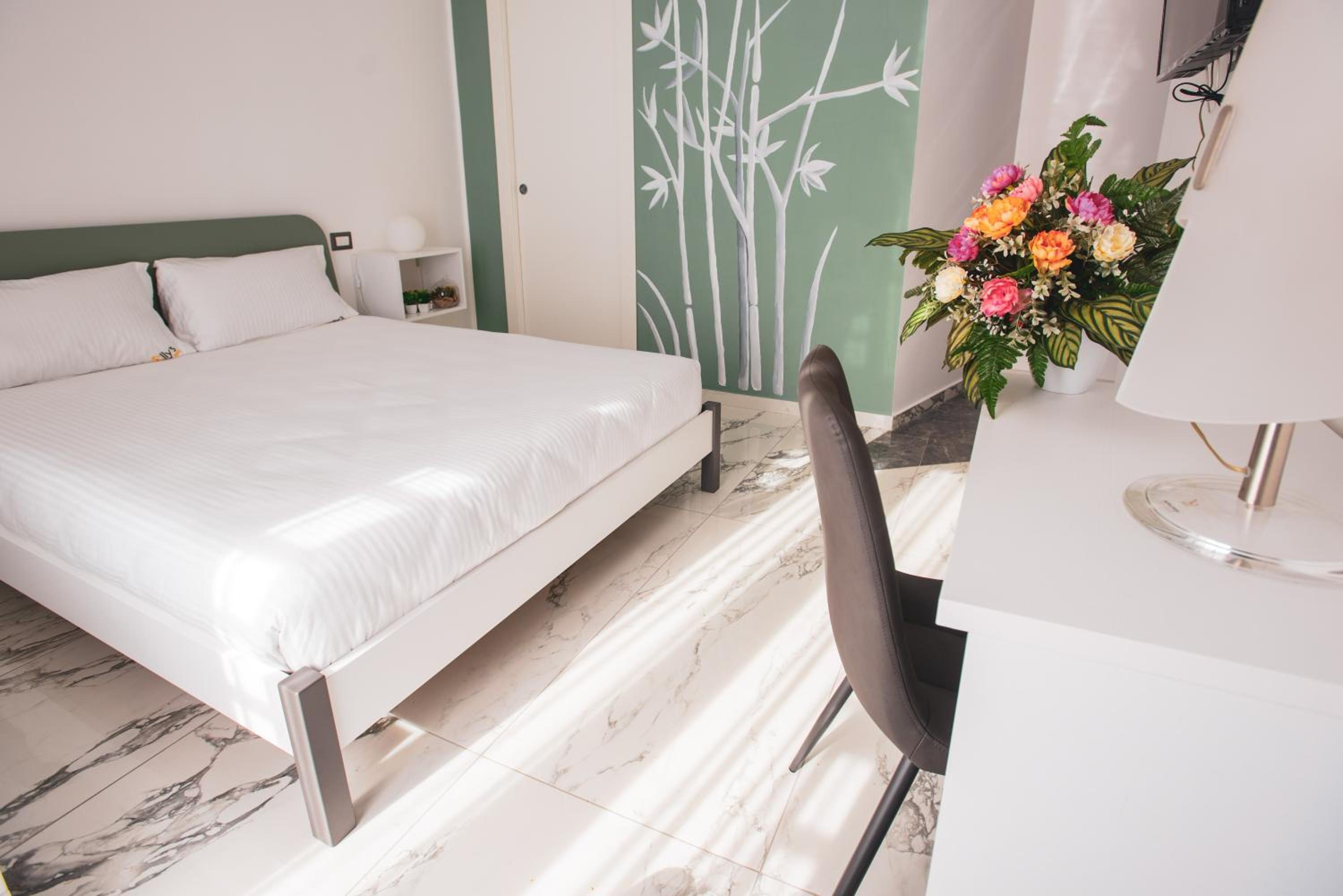 Double Room with Private Bathroom - Photo 15