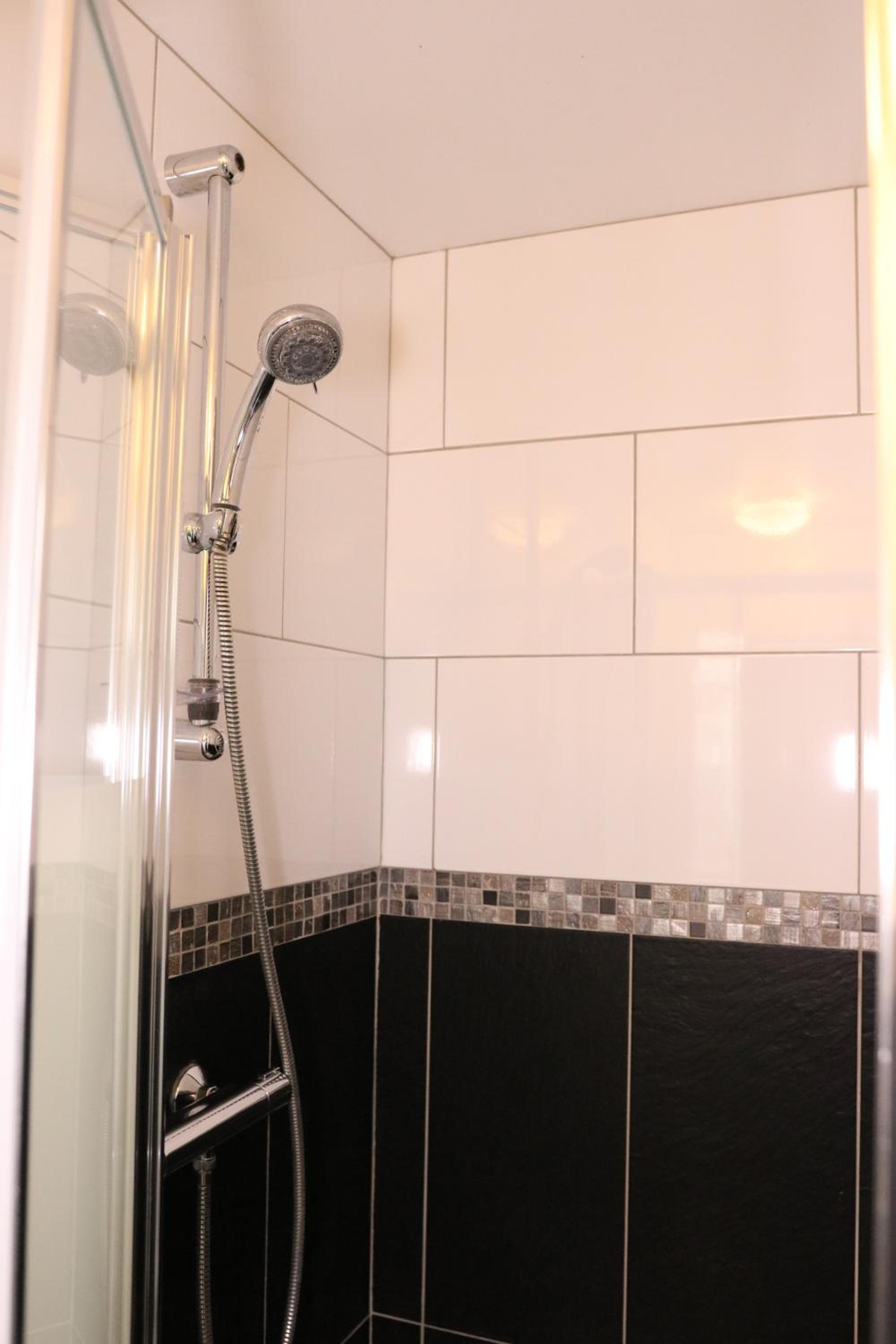 One-Bedroom Apartment - Photo 4