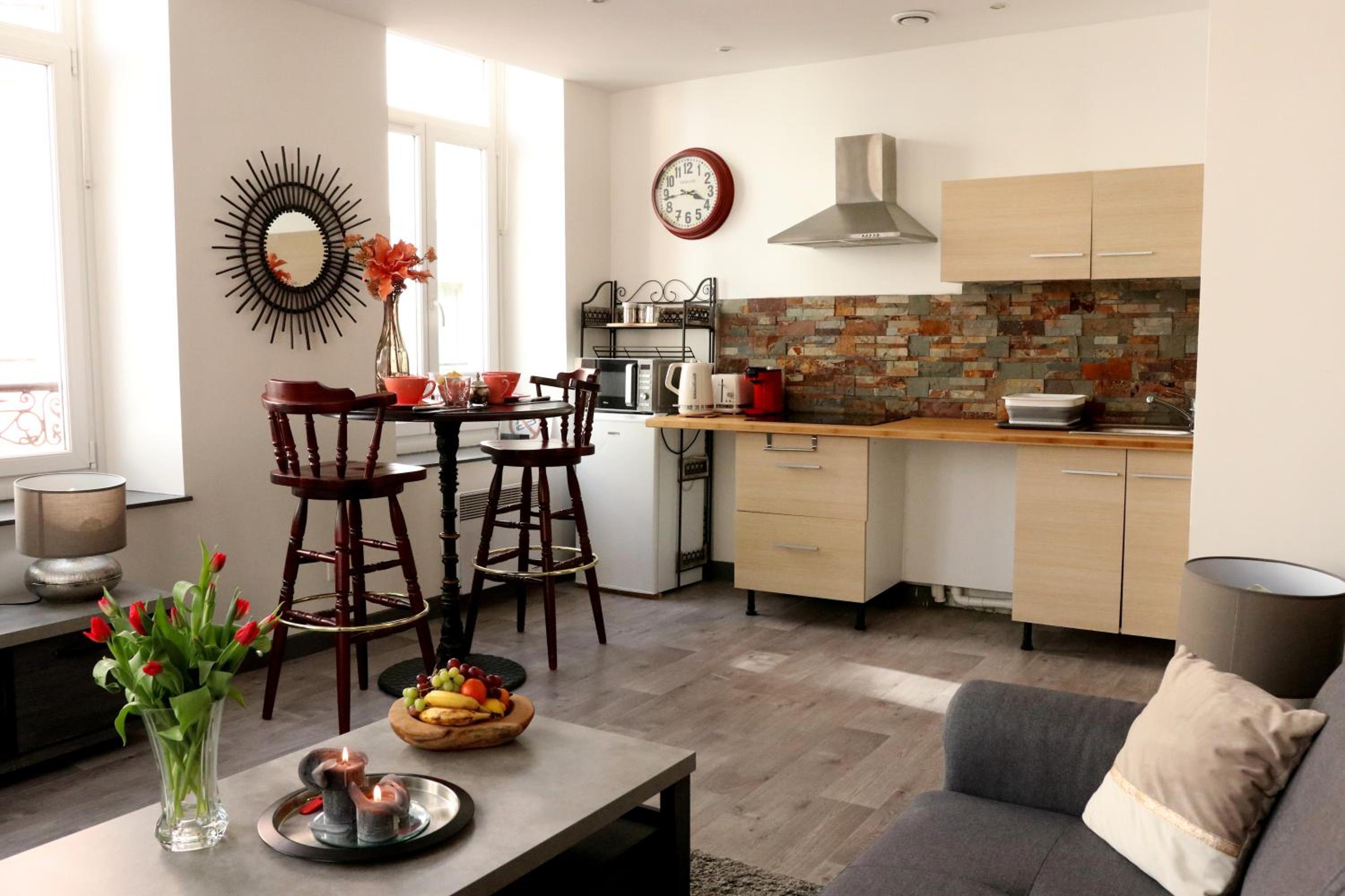 One-Bedroom Apartment - Photo 8