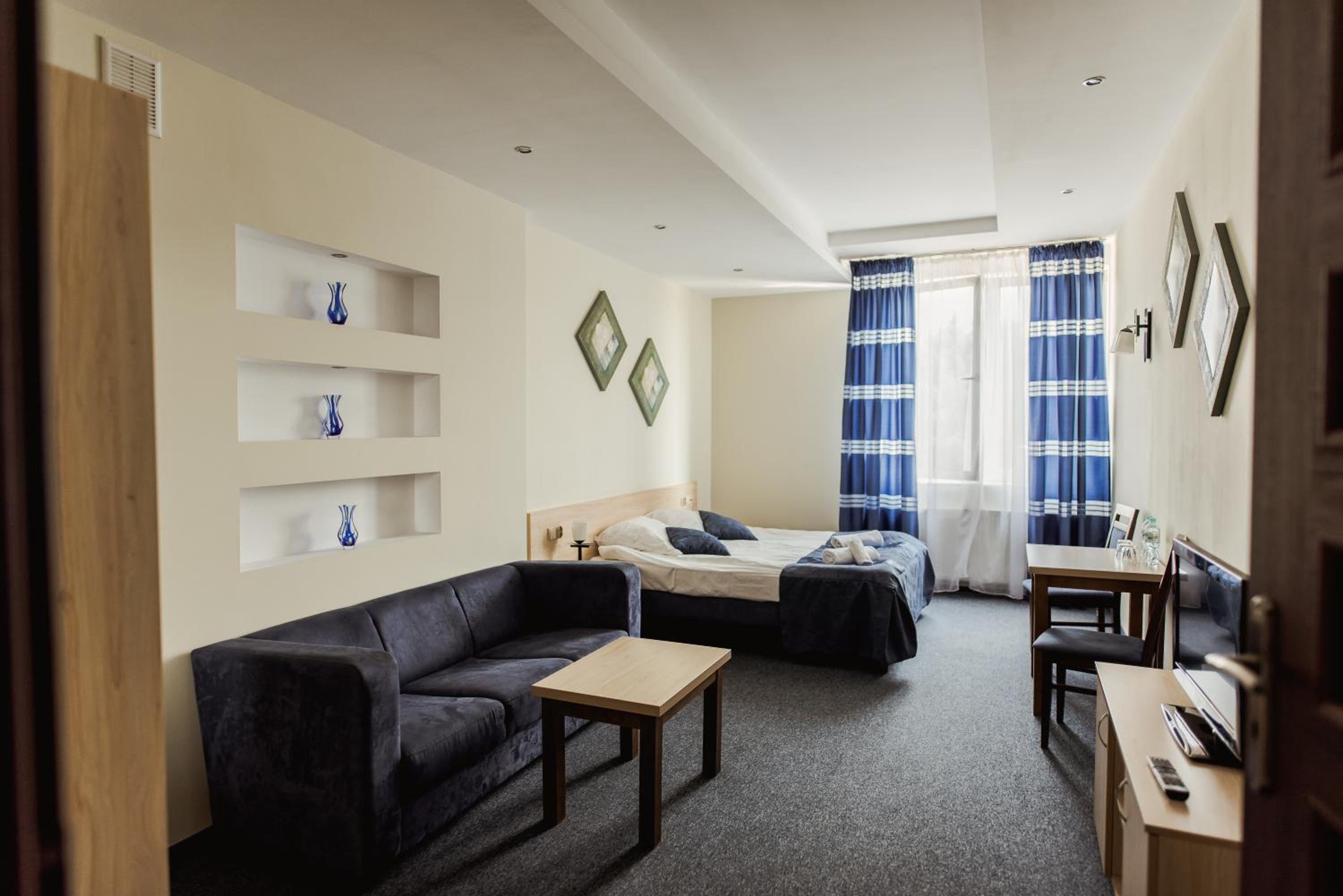 Large Double Room - Photo 14