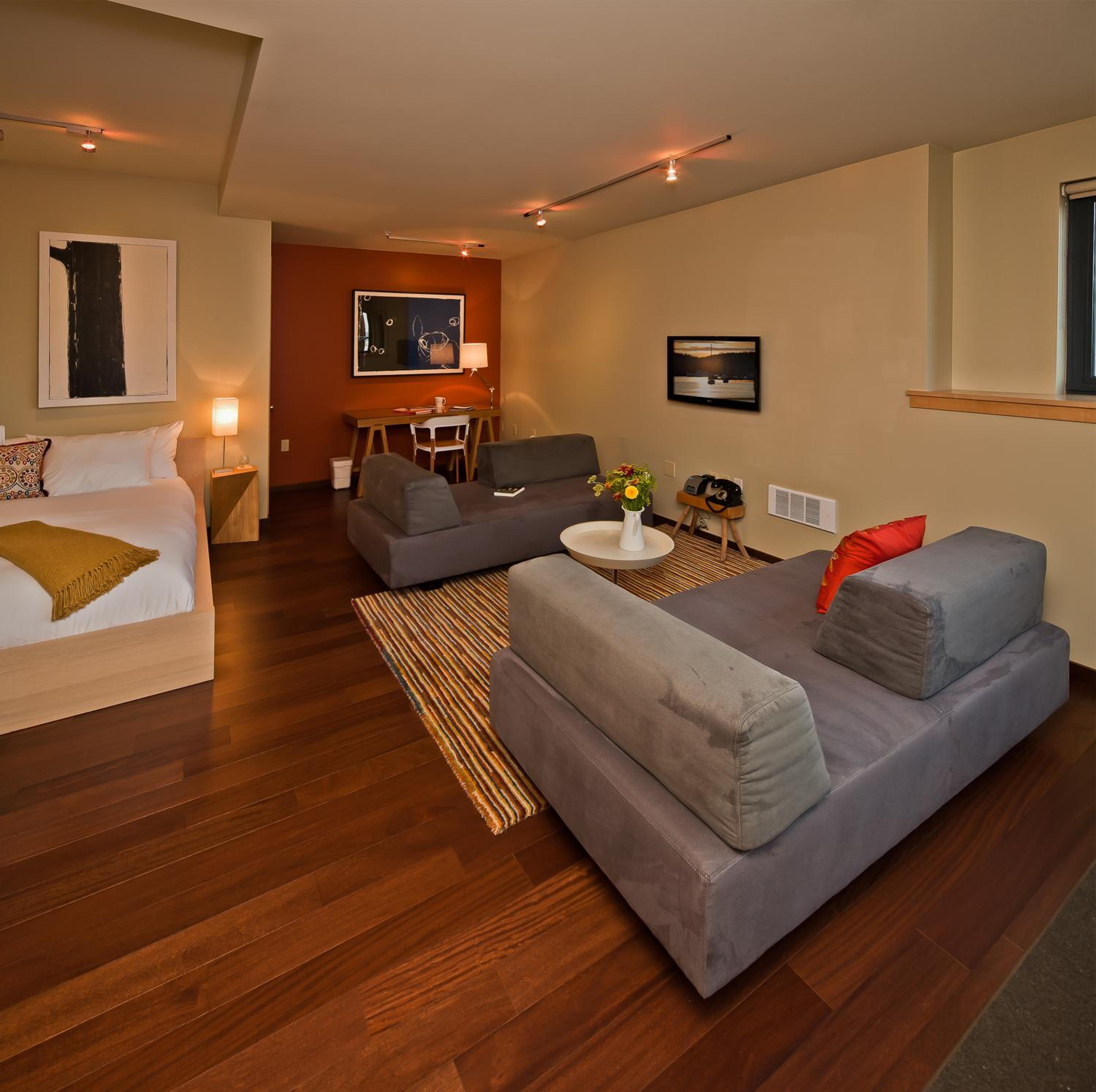 Deluxe Two-Bedroom Apartment
