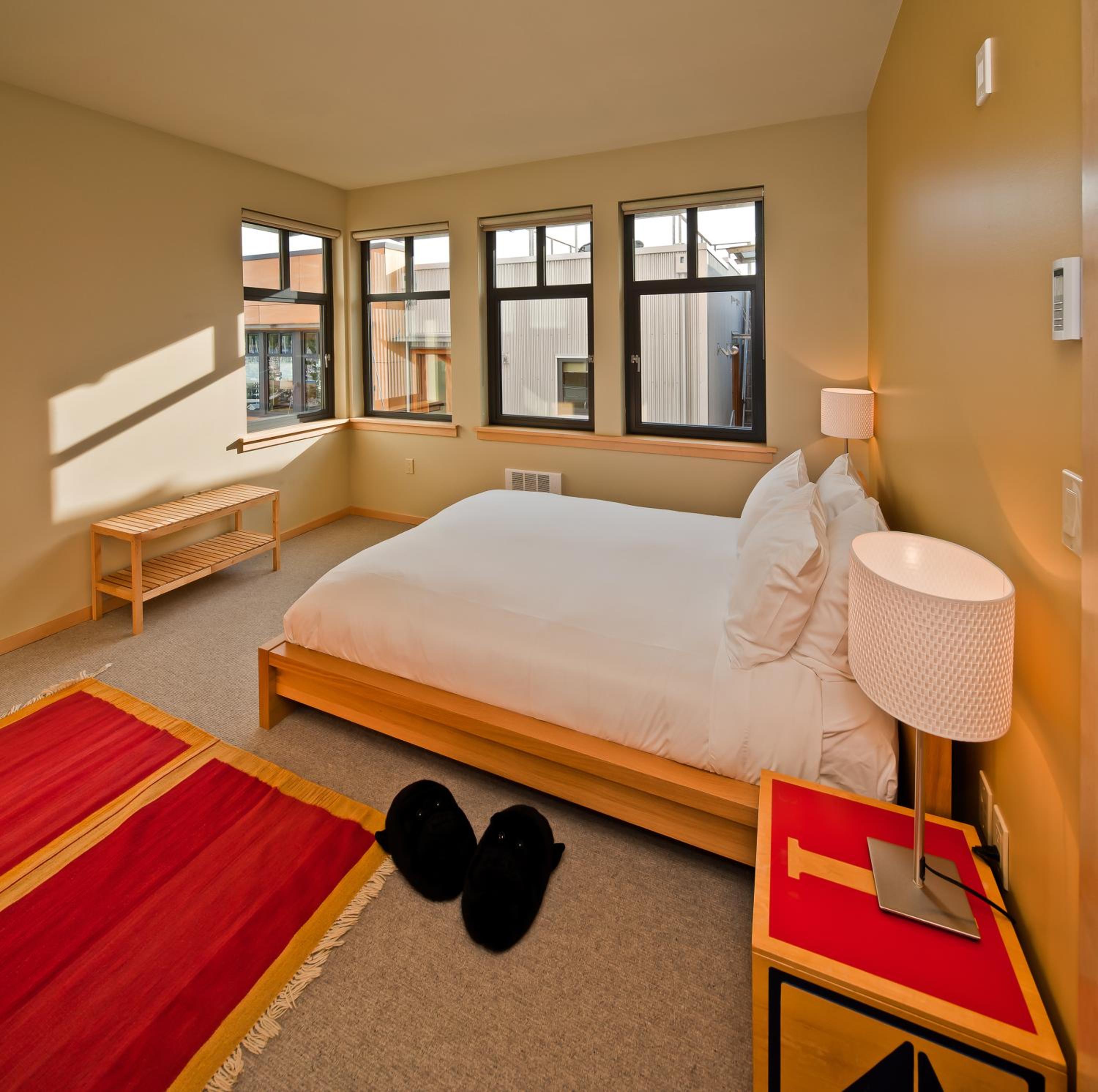 Deluxe Two-Bedroom Apartment photo 2