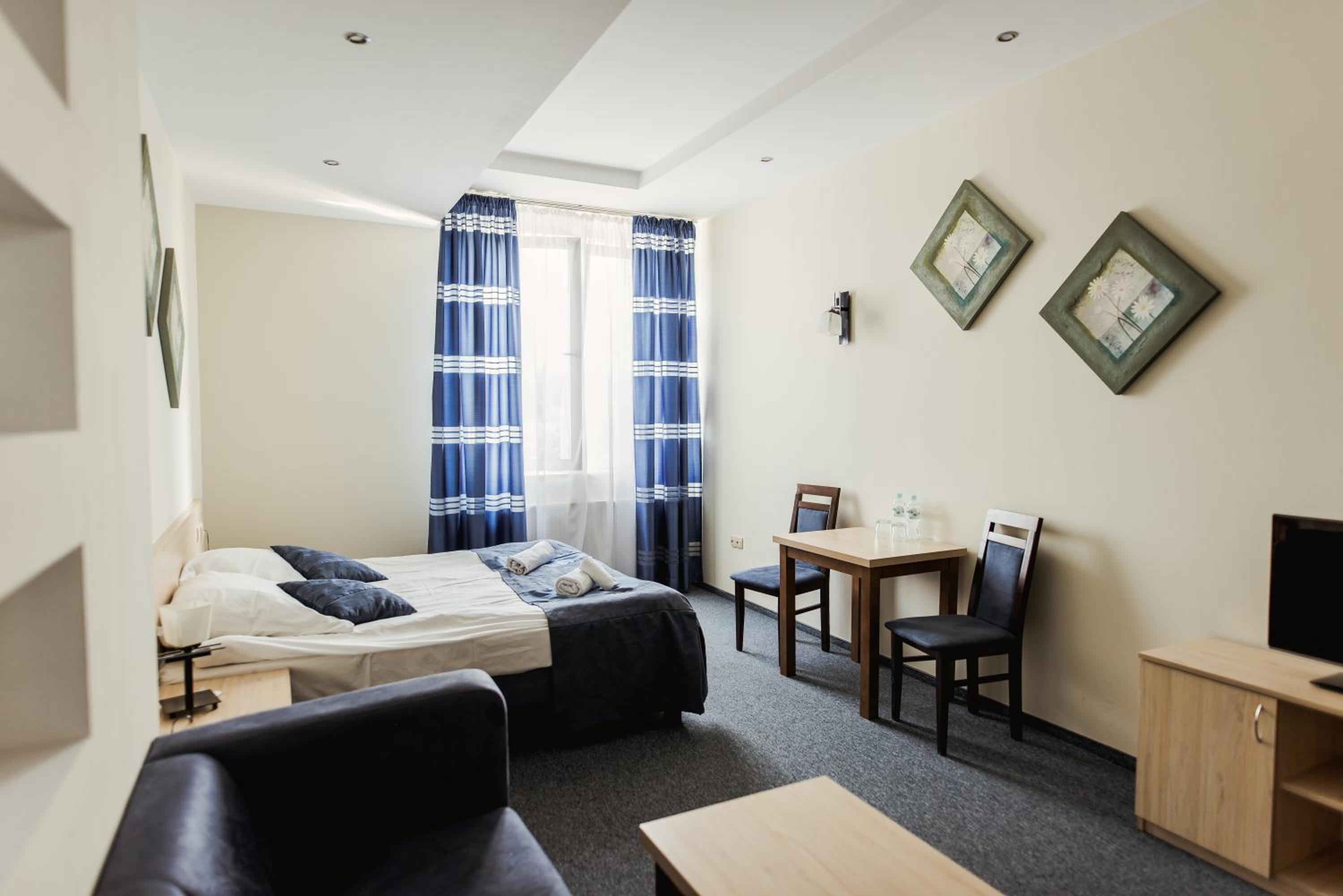 Large Double Room - Photo 15
