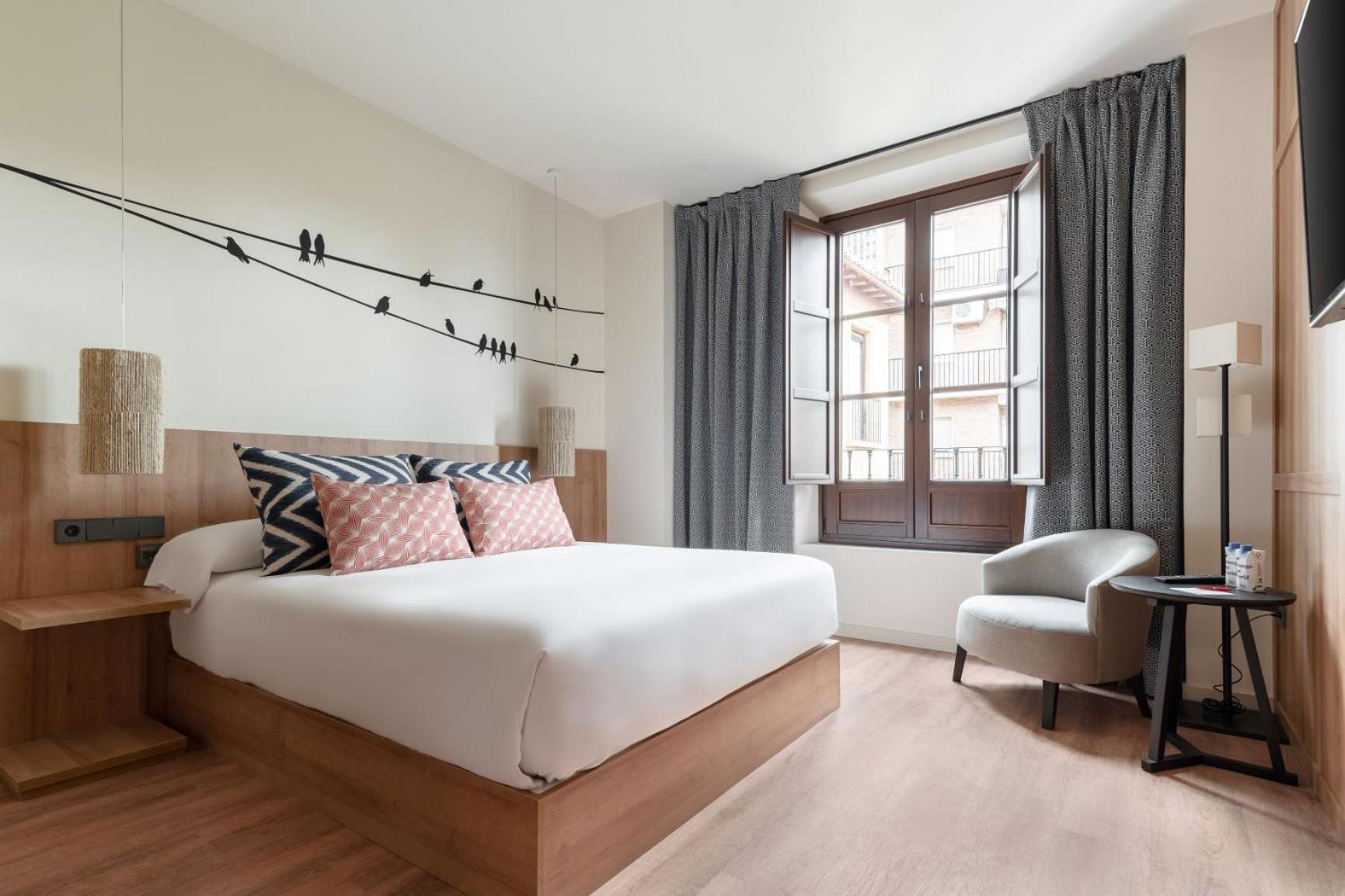 Double Room with Private Bathroom - Photo 4