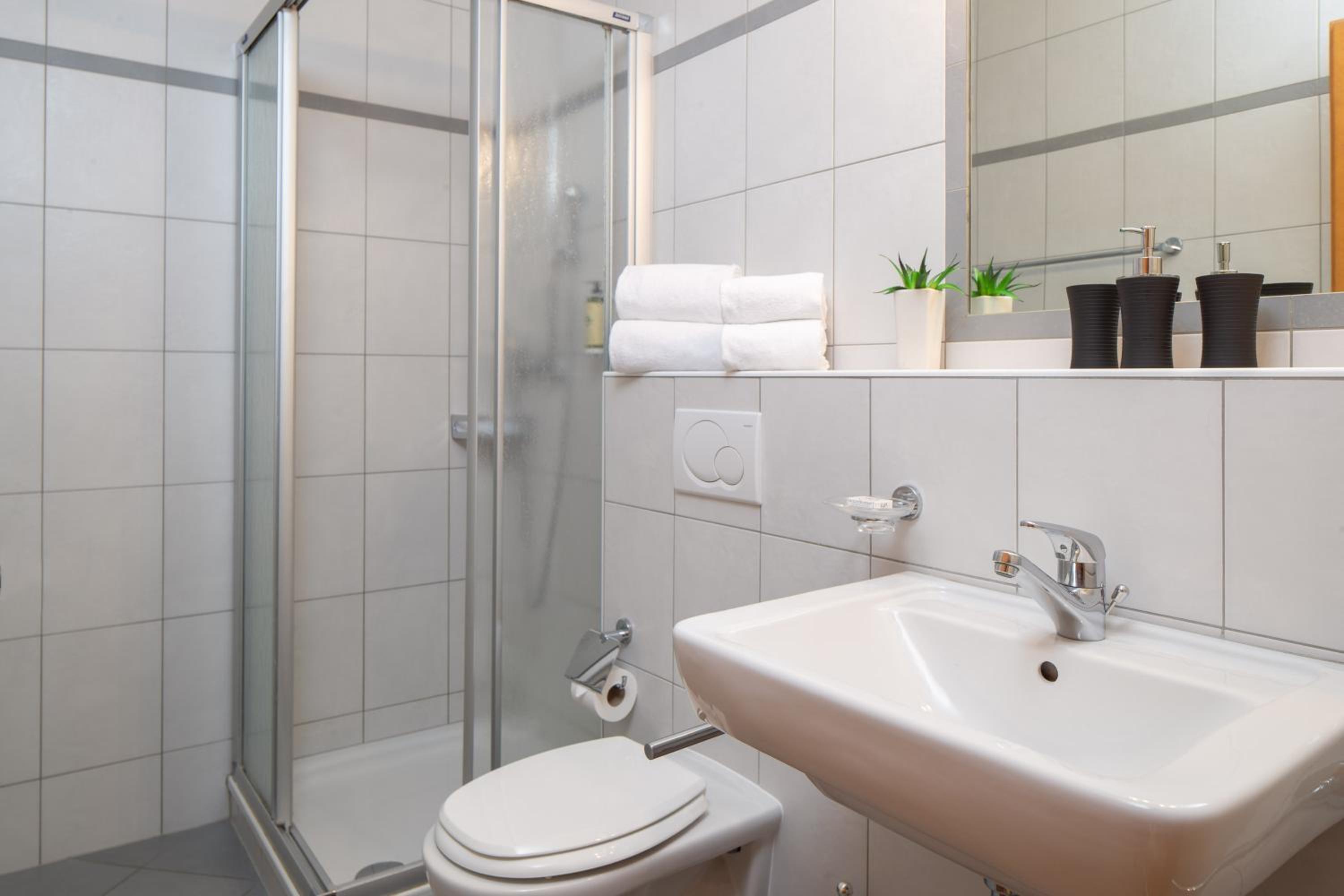 Single Room with Bathroom photo 2