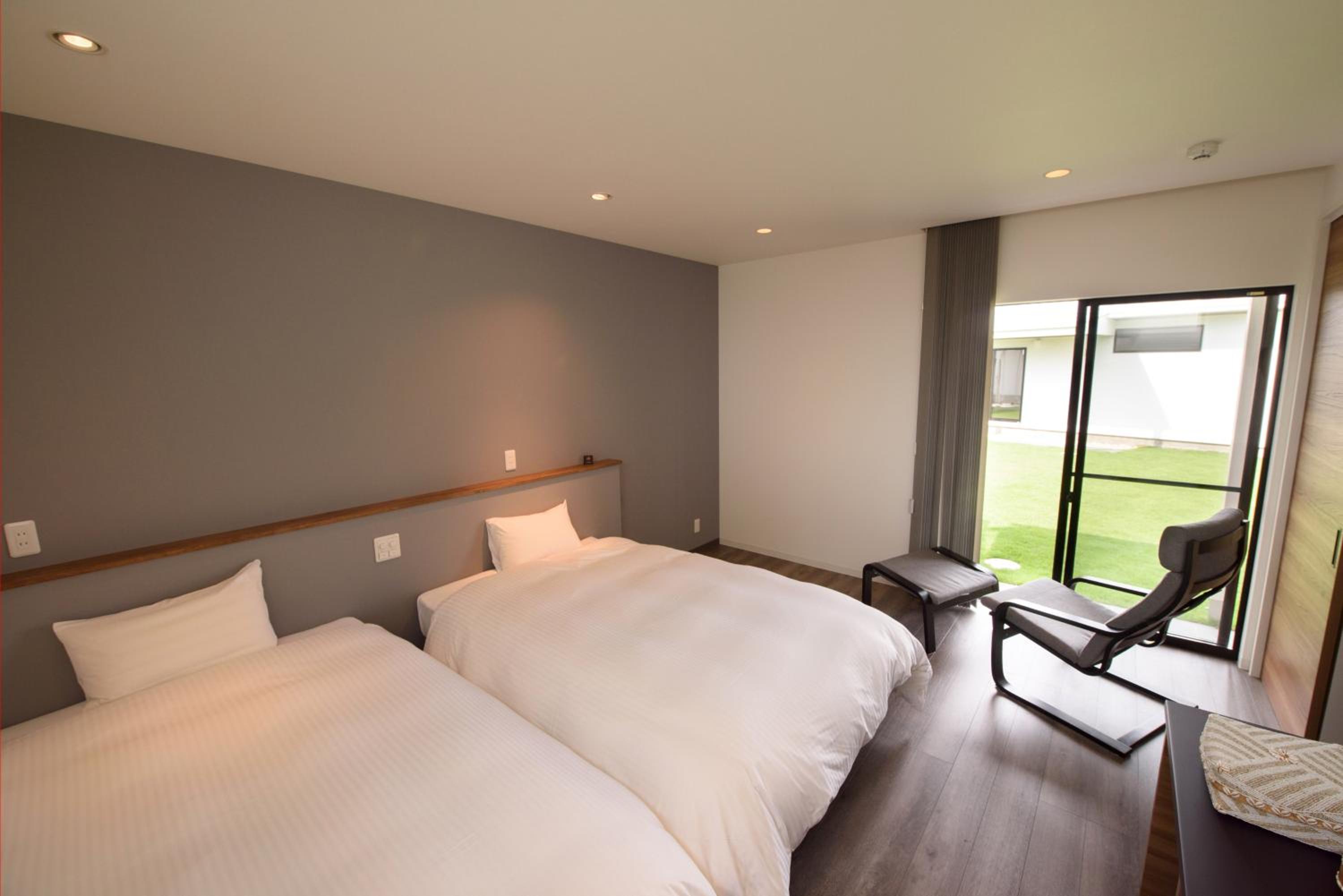 Standard Twin Room - Photo 4
