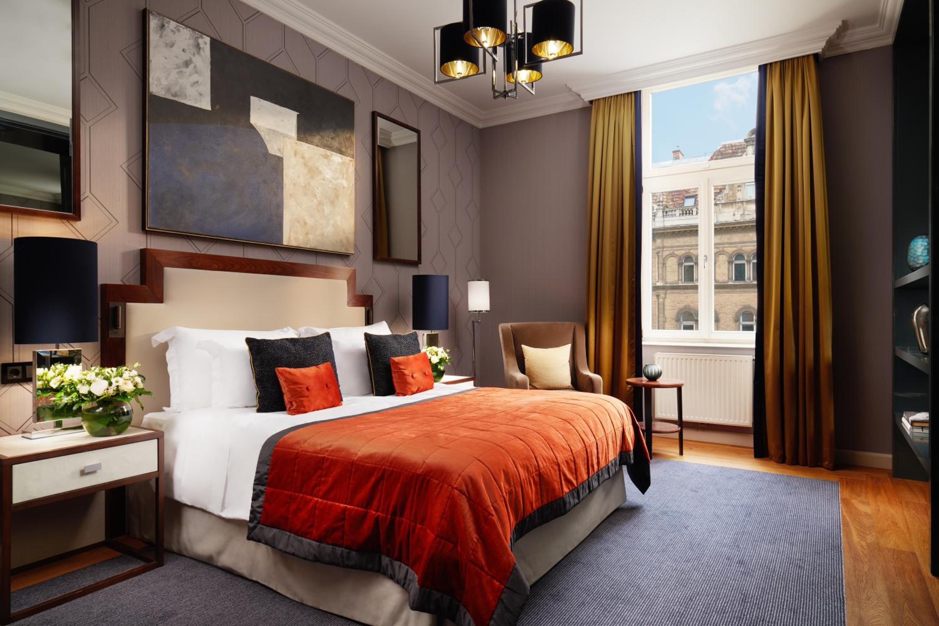 Executive Suite with Royal Spa and Executive Club Access thumbnail 5